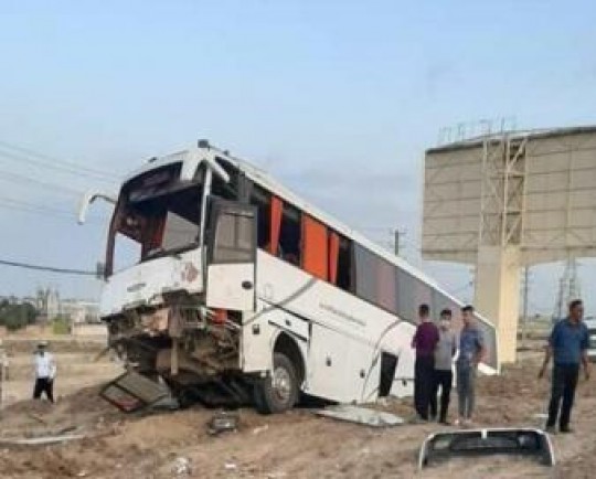 حادثه اتوبوس زنجان به قزوین: برخورد با موانع جاده‌ای و ۵ مصدوم