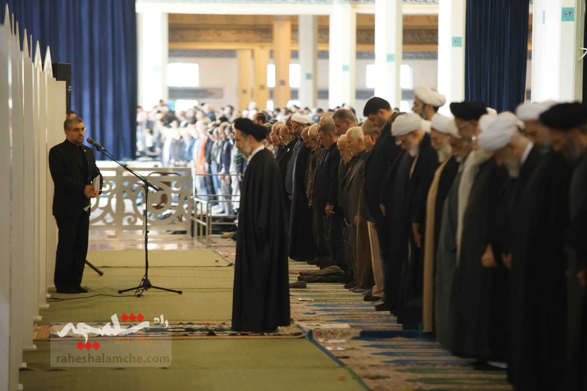 حضور پرشور دانش آموزان نمازگزار این هفته نماز جمعه تهران +تصاویر — تصویر 55