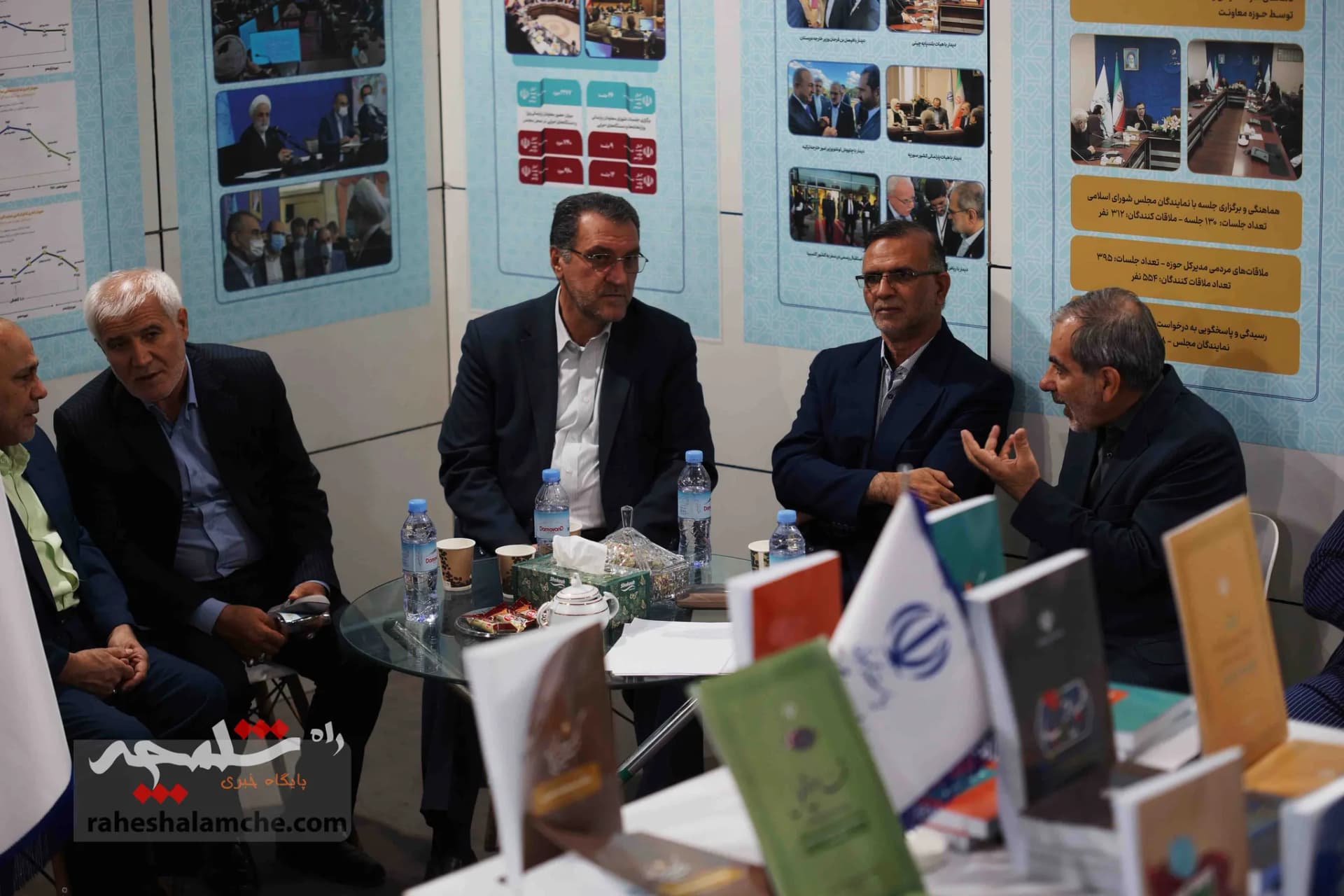 بازدید رئیس دفتر رئیس‌جمهور از غرفه معاونت ریاست جمهوری در امور مجلس +تصاویر — تصویر 18