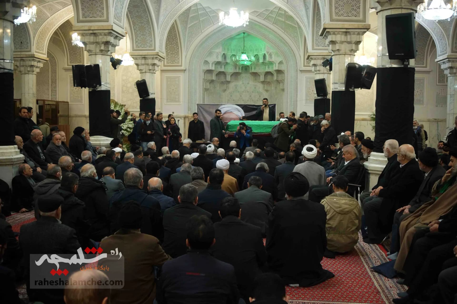 تشییع پیکر آیتالله امامی کاشانی +تصاویر — تصویر 10