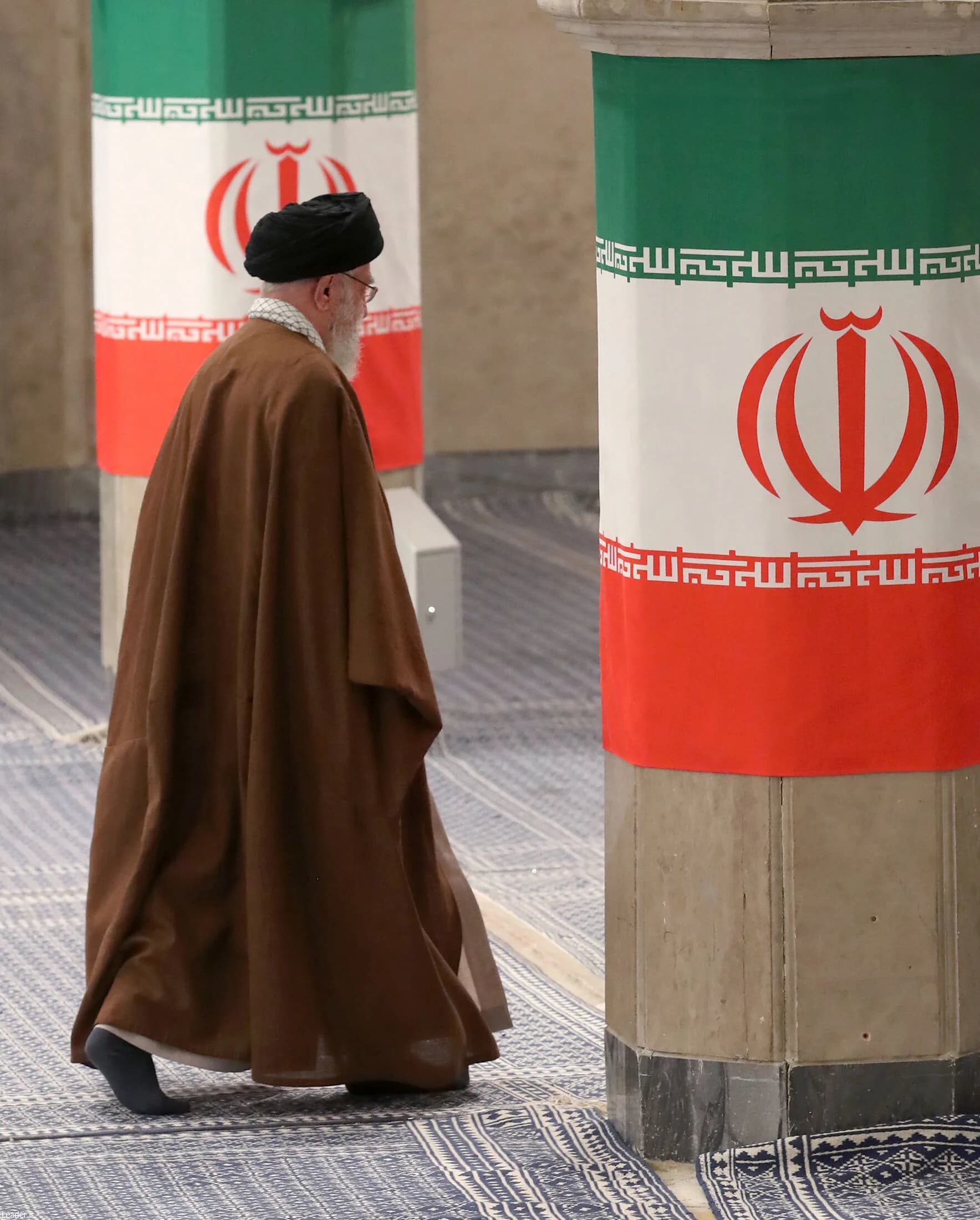 حضور رهبر انقلاب در مرحله دوم انتخابات مجلس شورای اسلامی +تصاویر — تصویر 34