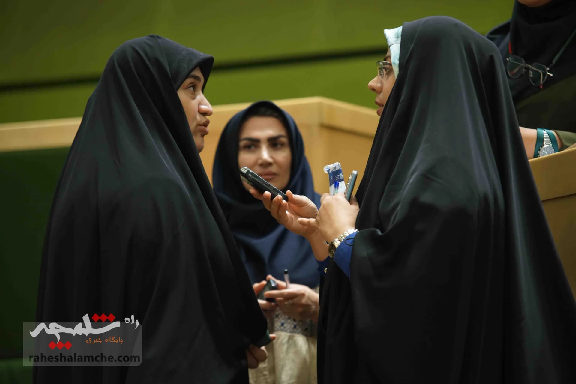حاشیه متفاوت امروز مجلس شورای اسلامی با خبرنگاران +تصاویر — تصویر 41