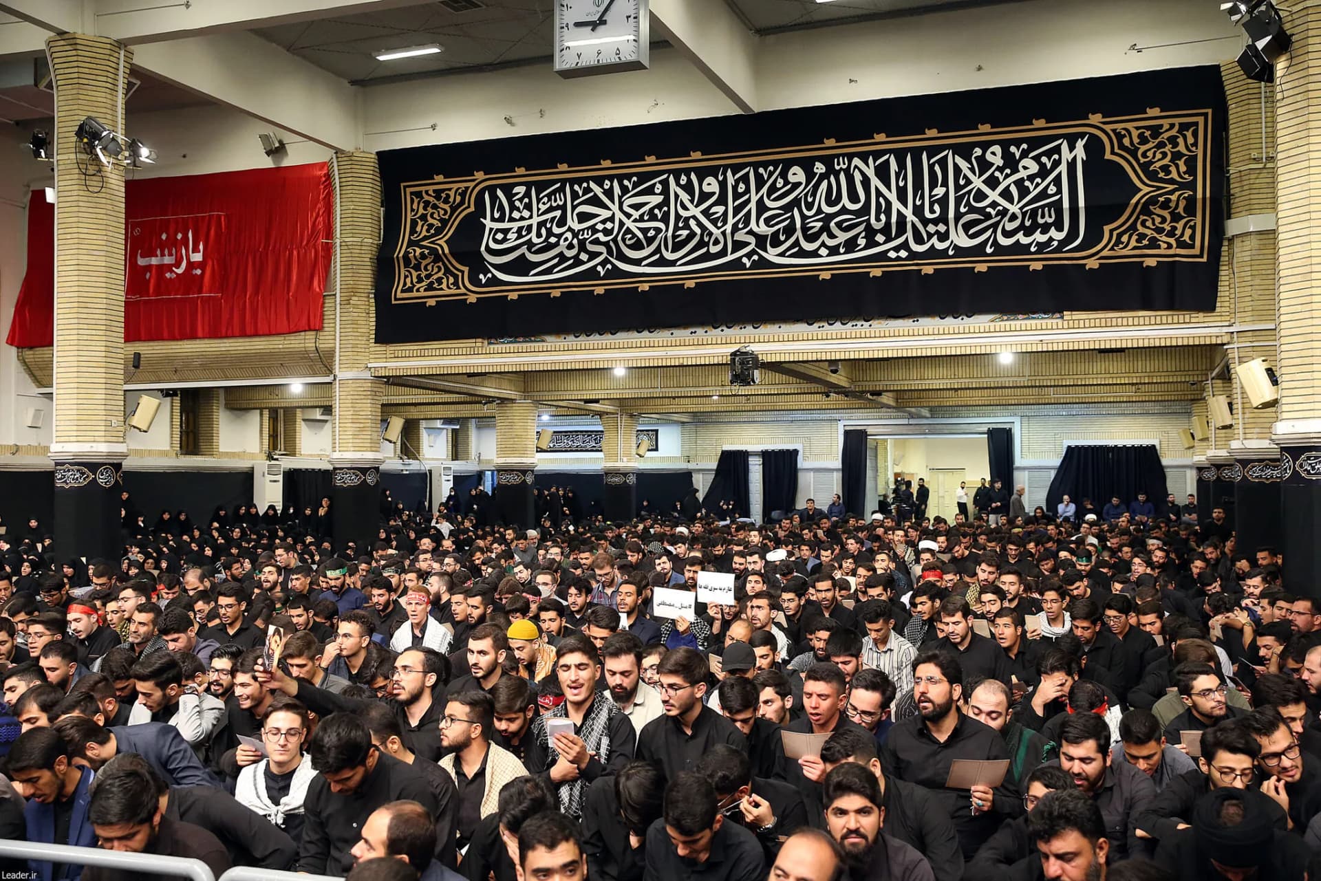 گزارش تصویری عزاداری هیئت‌های دانشجویی در حضور رهبر انقلاب — تصویر 23
