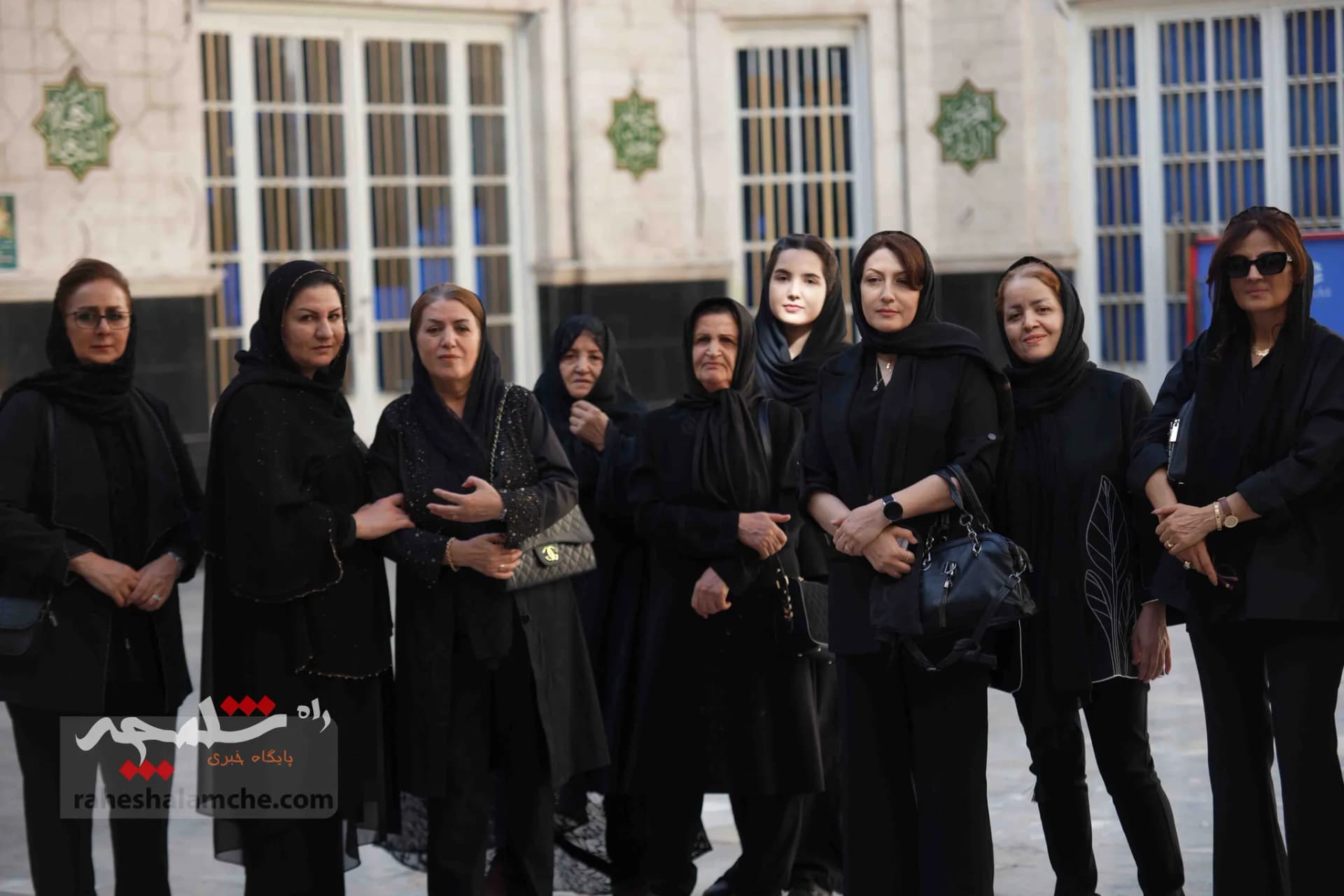 چه کسانی در مراسم ختم «سارا طاووسی» حضور داشتند؟ +تصاویر — تصویر 16