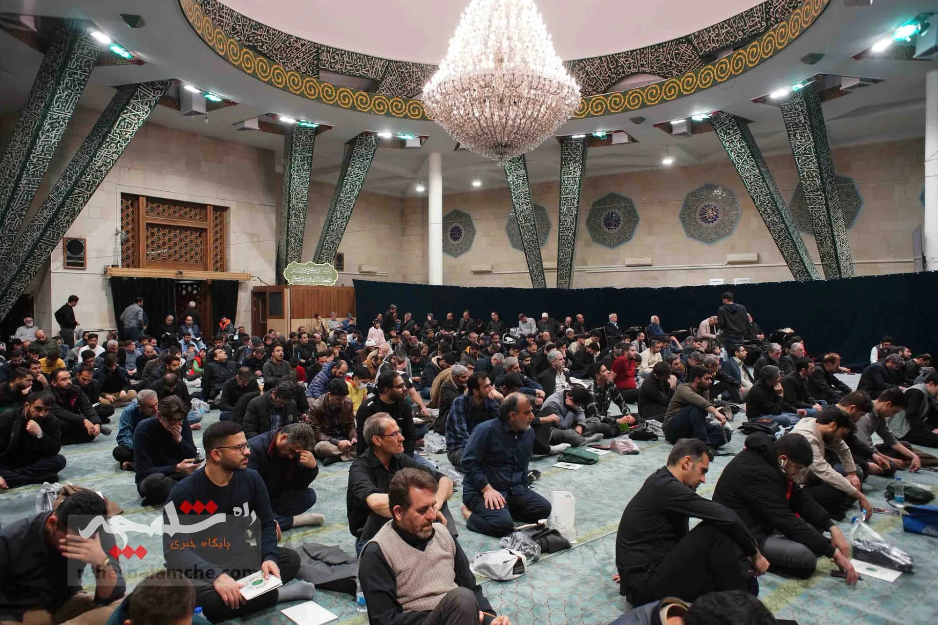 احیای شب بیست و سوم ماه رمضان در دانشگاه تهران +تصاویر — تصویر 12