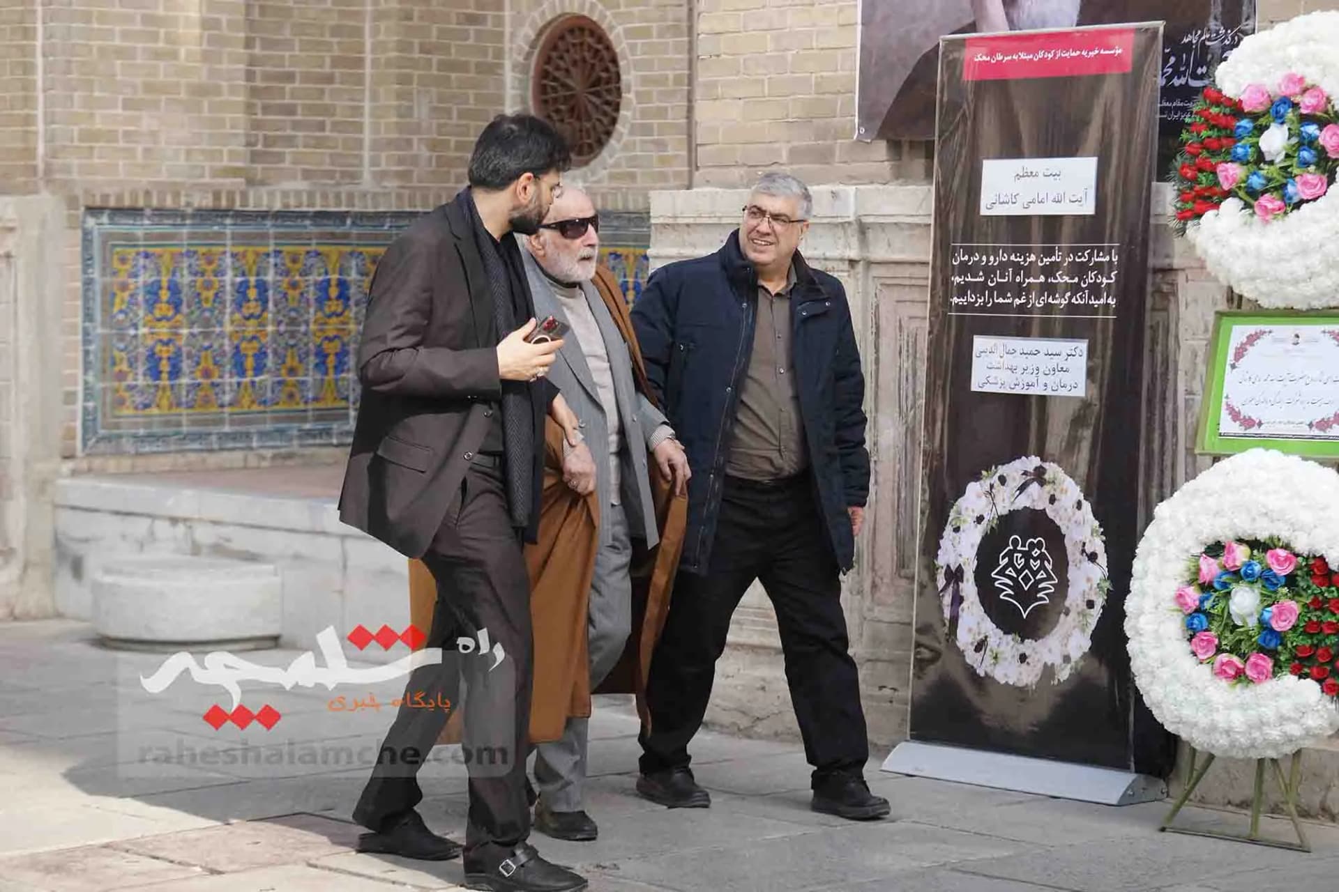 همه شخصیتهایی که در مراسم ترحیم آیتالله امام کاشانی حضور داشتند +تصاویر — تصویر 1