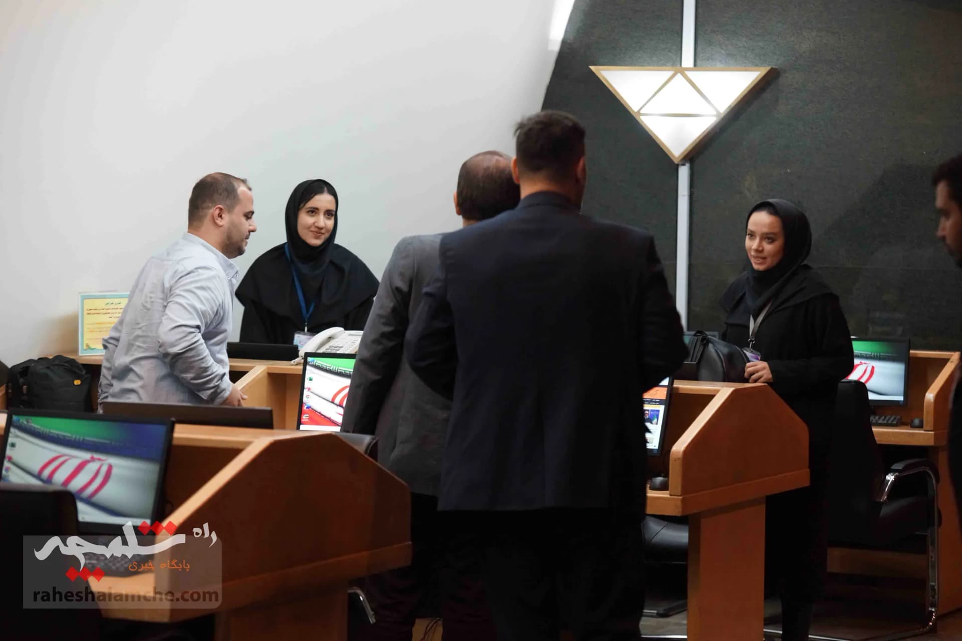 «روز خبرنگار» در مجلس چه گذشت؟ +تصاویر — تصویر 31