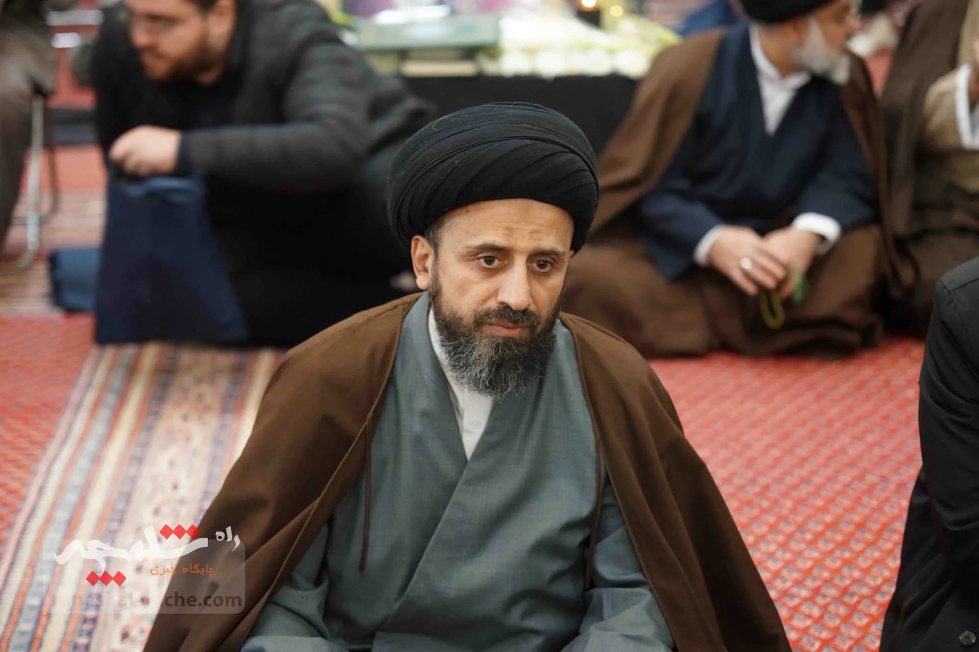 همه شخصیتهایی که در مراسم ترحیم آیتالله امام کاشانی حضور داشتند +تصاویر — تصویر 93