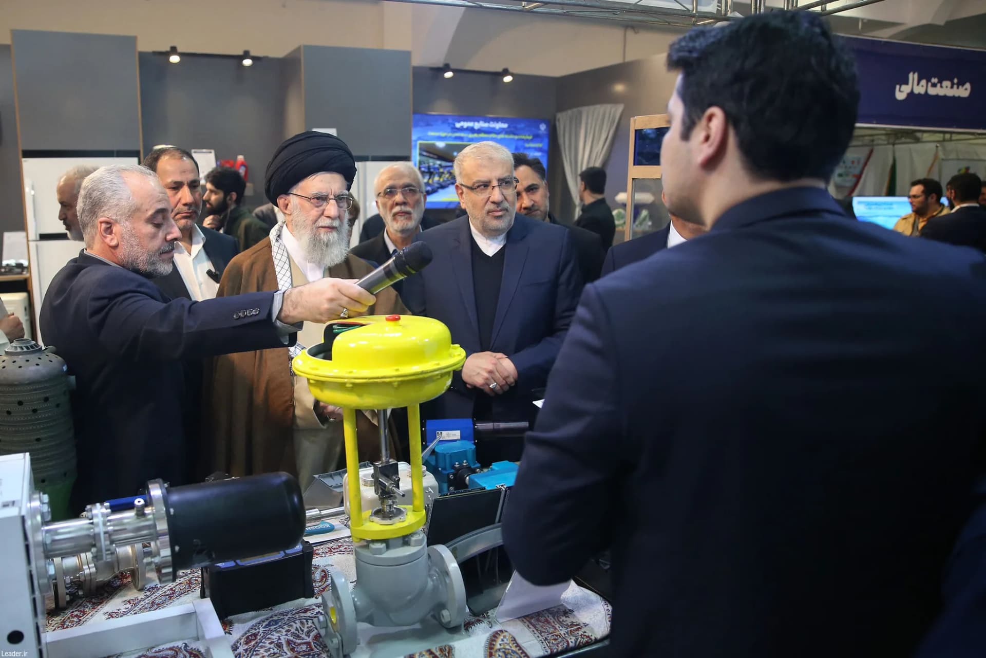 بازدید رهبر انقلاب از نمایشگاه توانمندی‌های تولید داخلی +تصاویر — تصویر 15