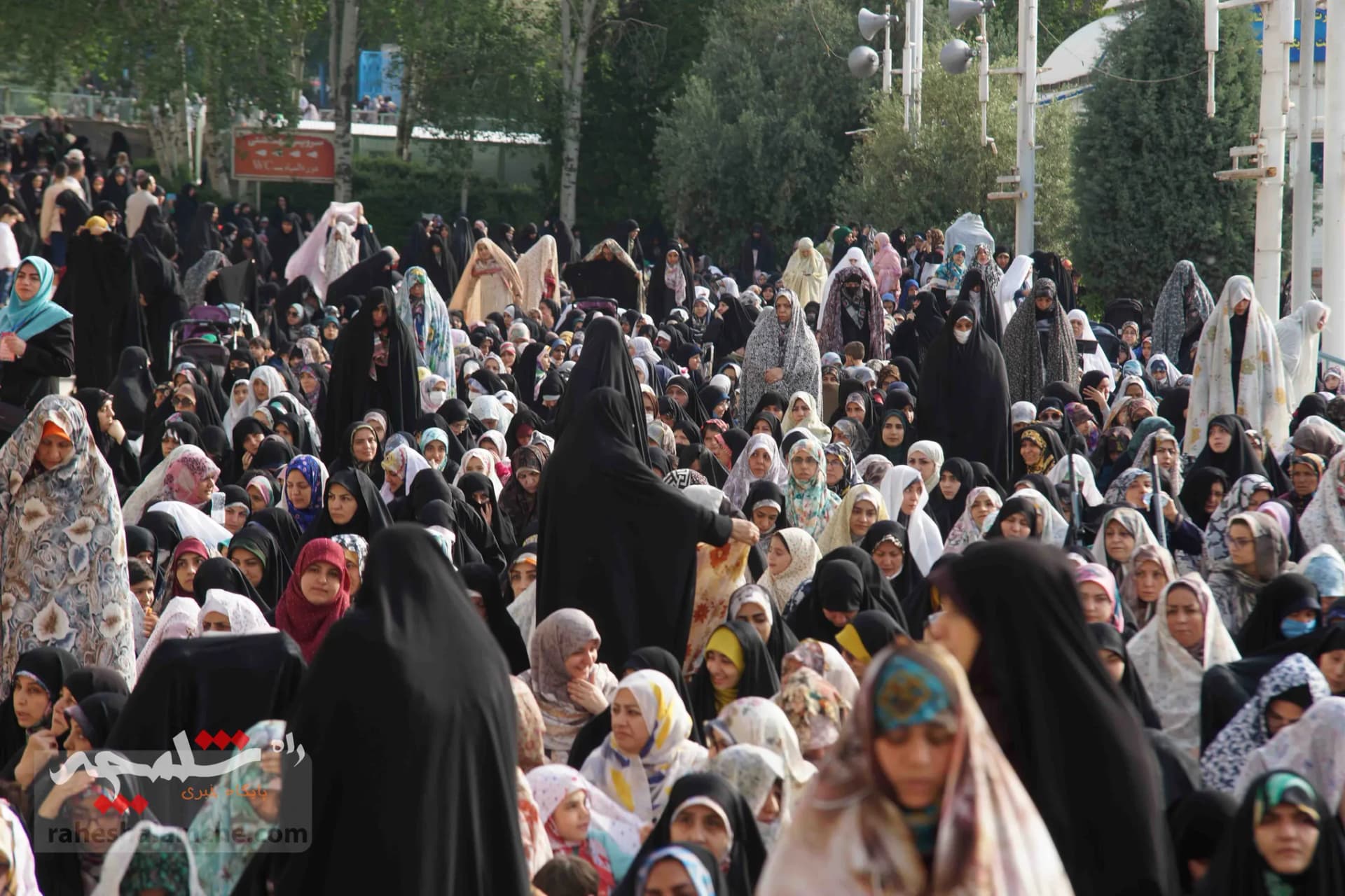 تصاویر اختصاصی راه شلمچه از بزرگترین نماز عید فطر در مصلی تهران — تصویر 14