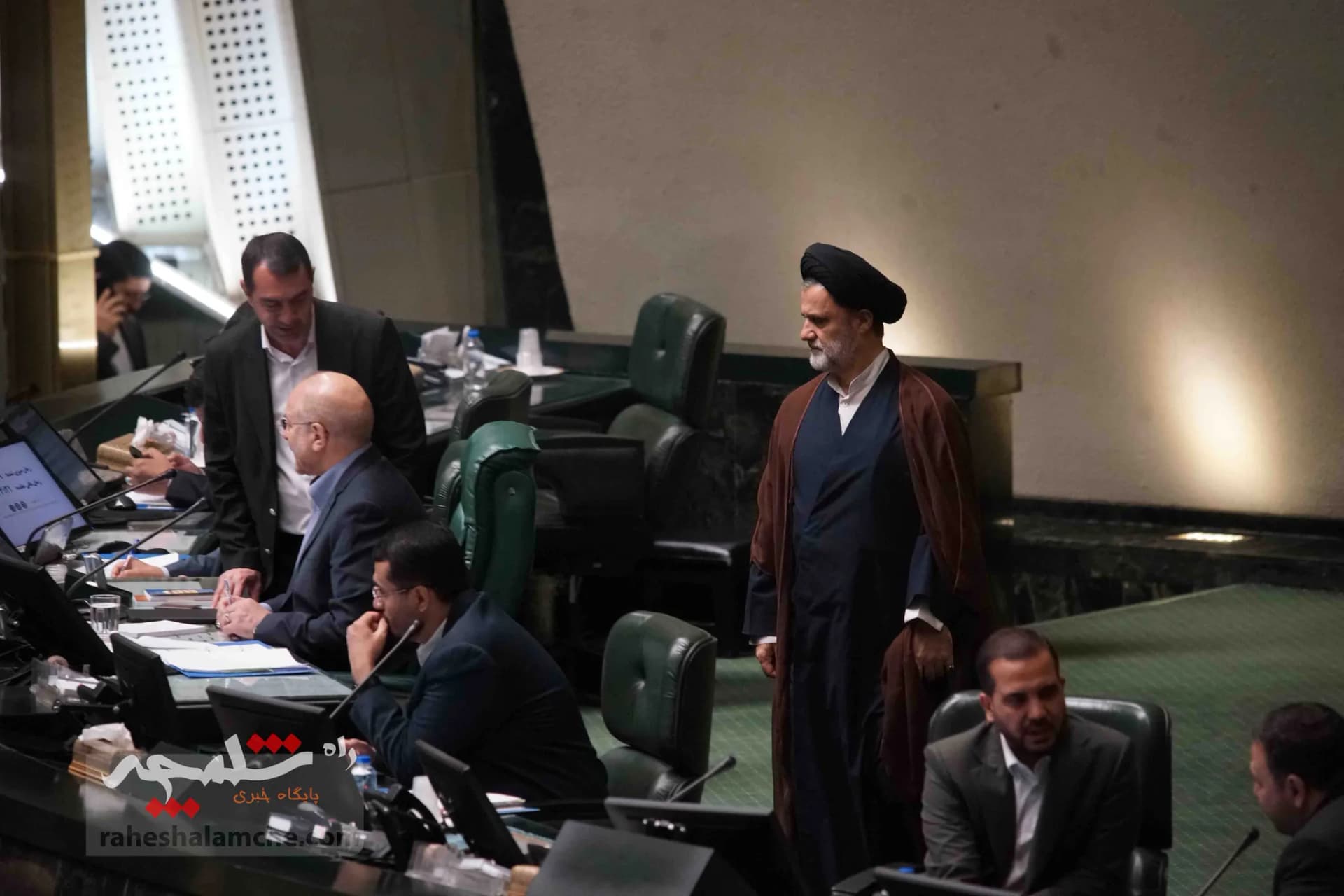 پزشکیان با حضور در خانه ملت، لایحه بودجه 1404 را تقدیم مجلس کرد +تصاویر — تصویر 29