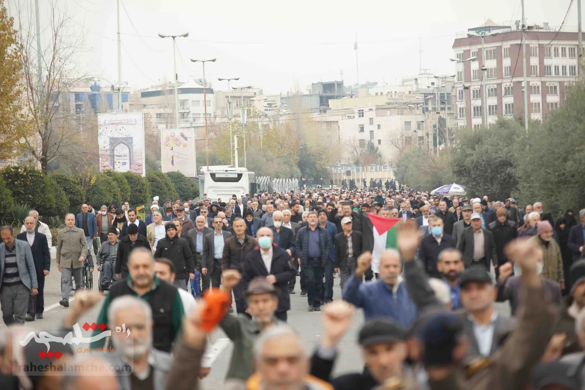 تصاویر نماز جمعه تهران در اولین روز زمستان 1402 — تصویر 59