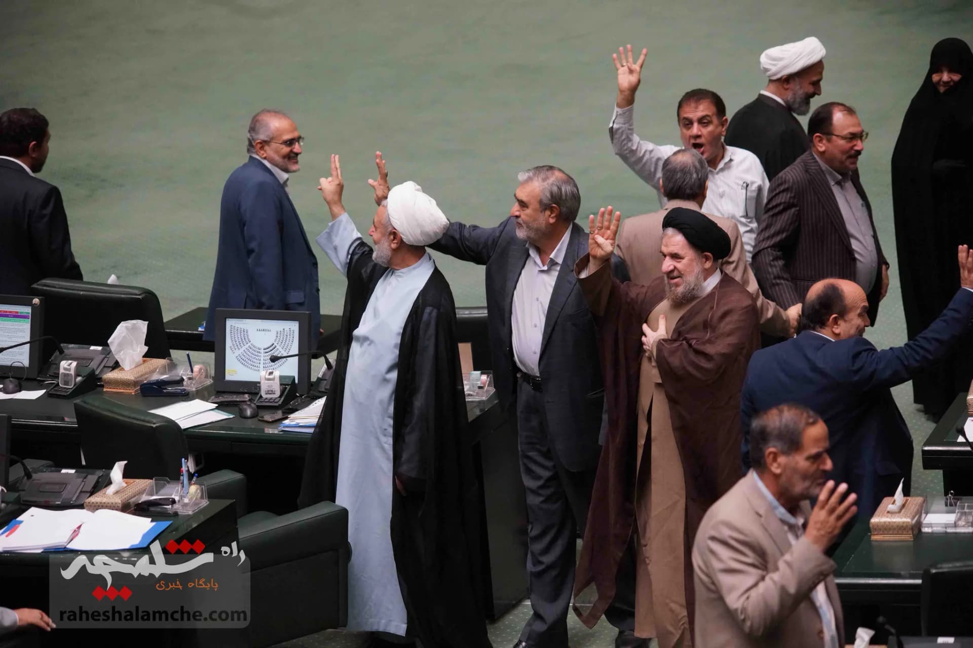 نشست علنی ۲۵ تیرماه مجلس شورای اسلامی برگزار شد +تصاویر — تصویر 13