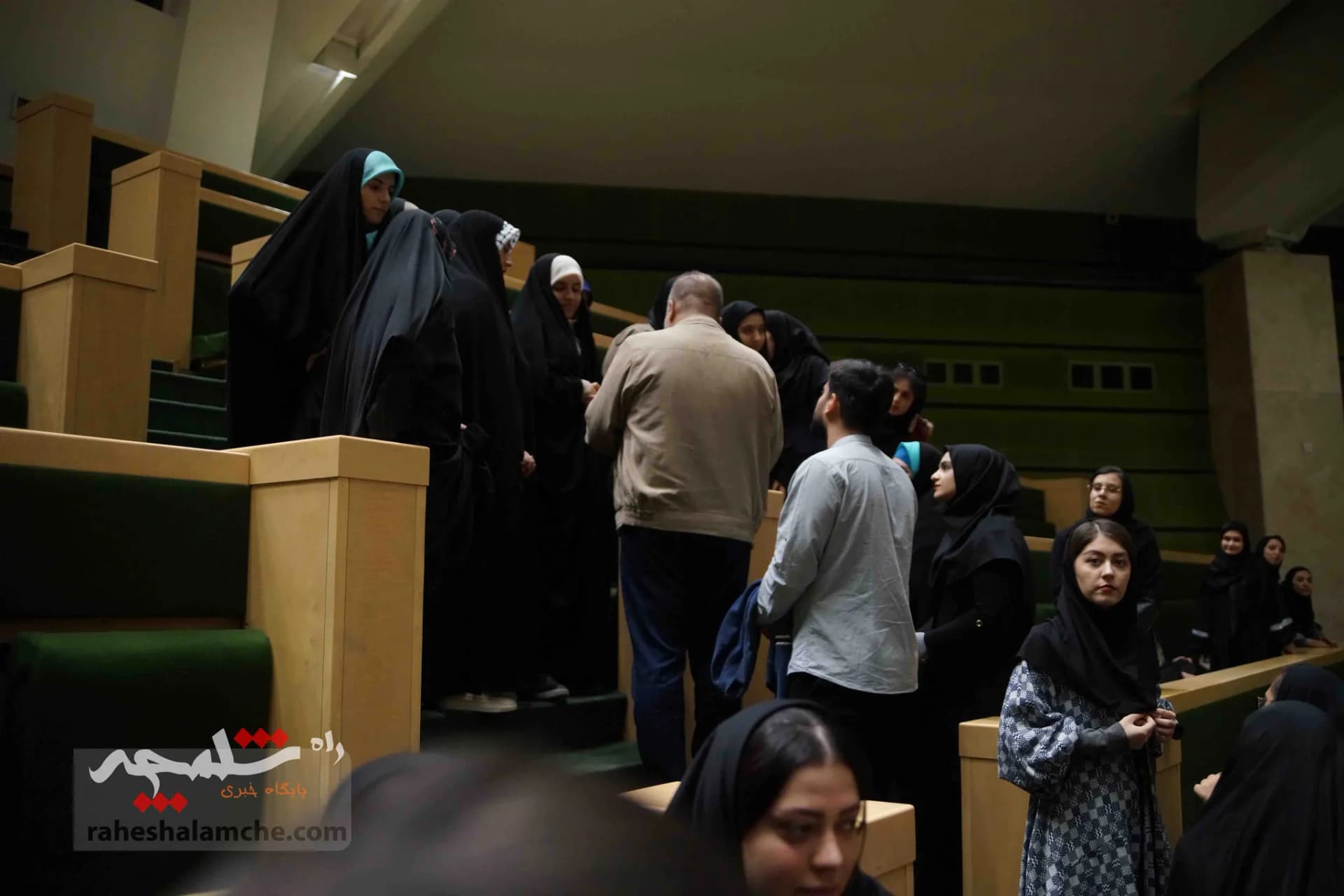 پزشکیان با حضور در خانه ملت، لایحه بودجه 1404 را تقدیم مجلس کرد +تصاویر — تصویر 76