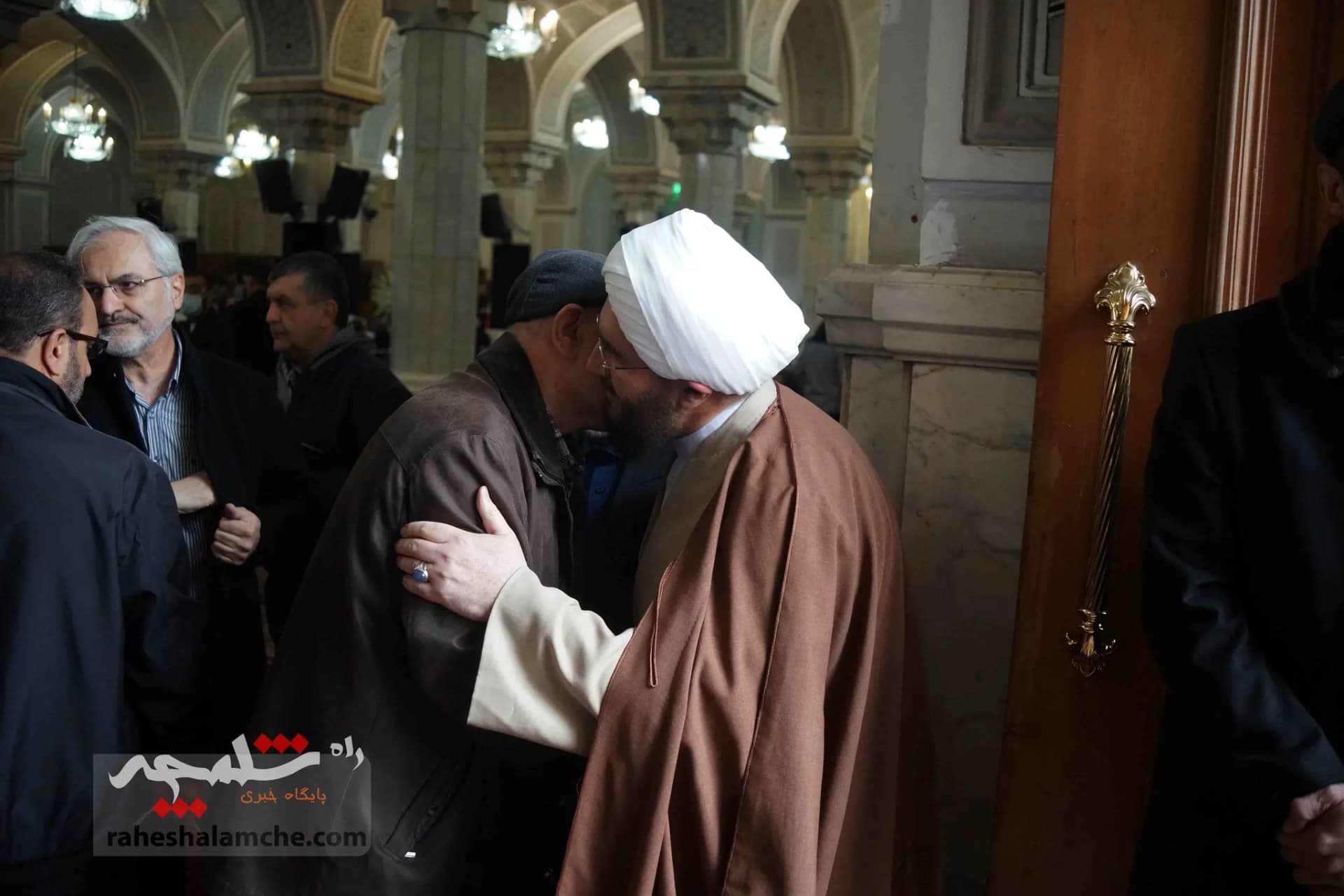 تشییع پیکر آیتالله امامی کاشانی +تصاویر — تصویر 14