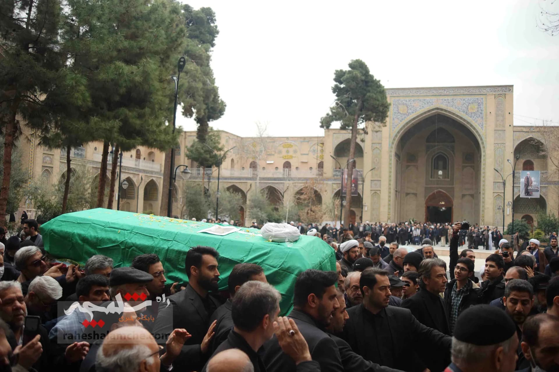 تشییع پیکر آیتالله امامی کاشانی +تصاویر — تصویر 25