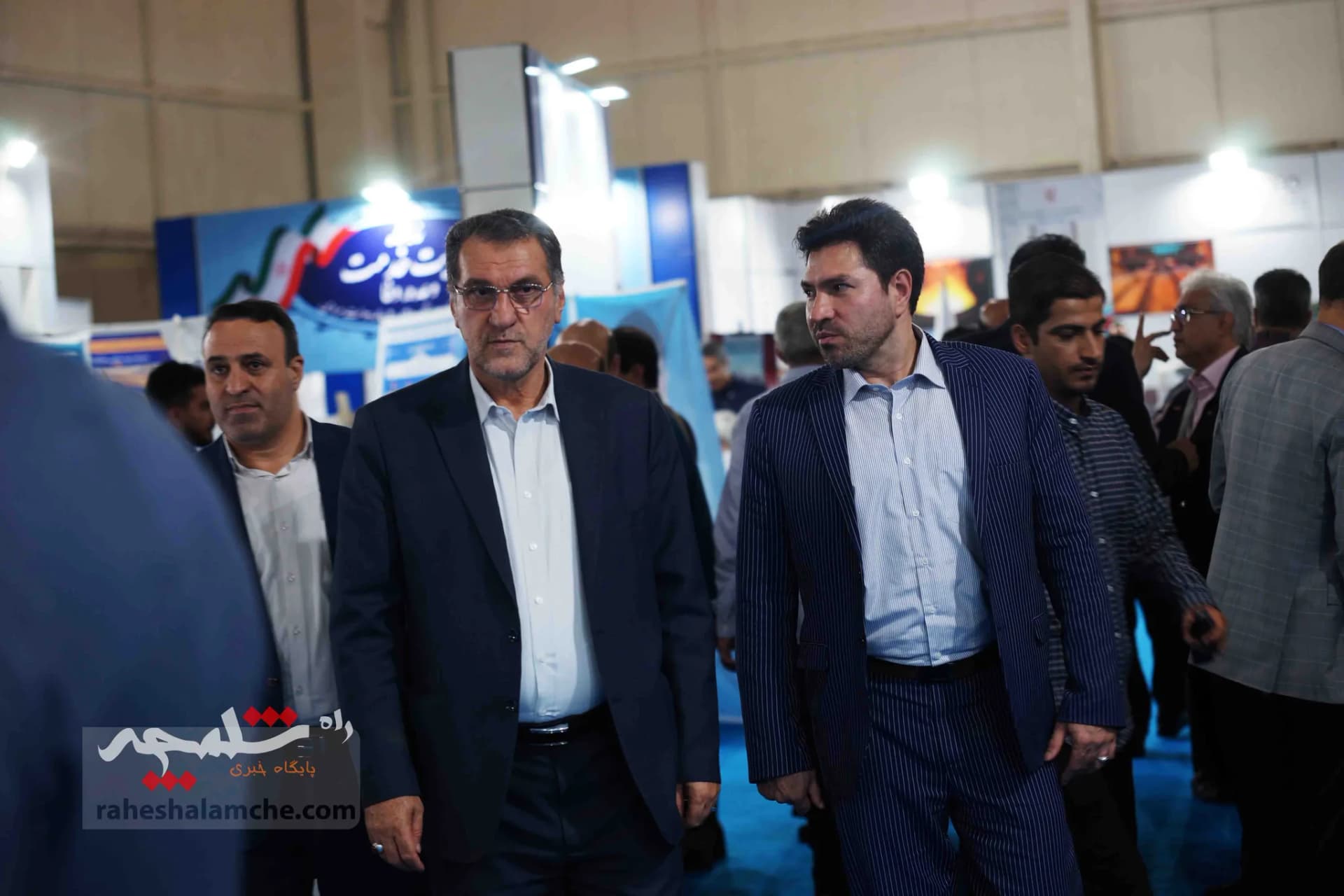 بازدید رئیس دفتر رئیس‌جمهور از غرفه معاونت ریاست جمهوری در امور مجلس +تصاویر — تصویر 14