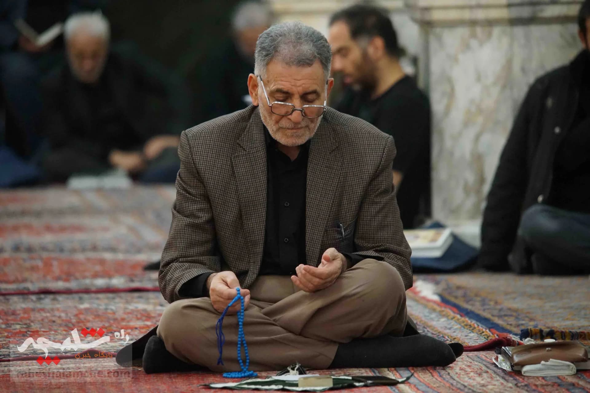 گزارش تصویری مراسم شب قدر و وداع با شهید گمنام در مدرسه عالی شهید مطهری — تصویر 17