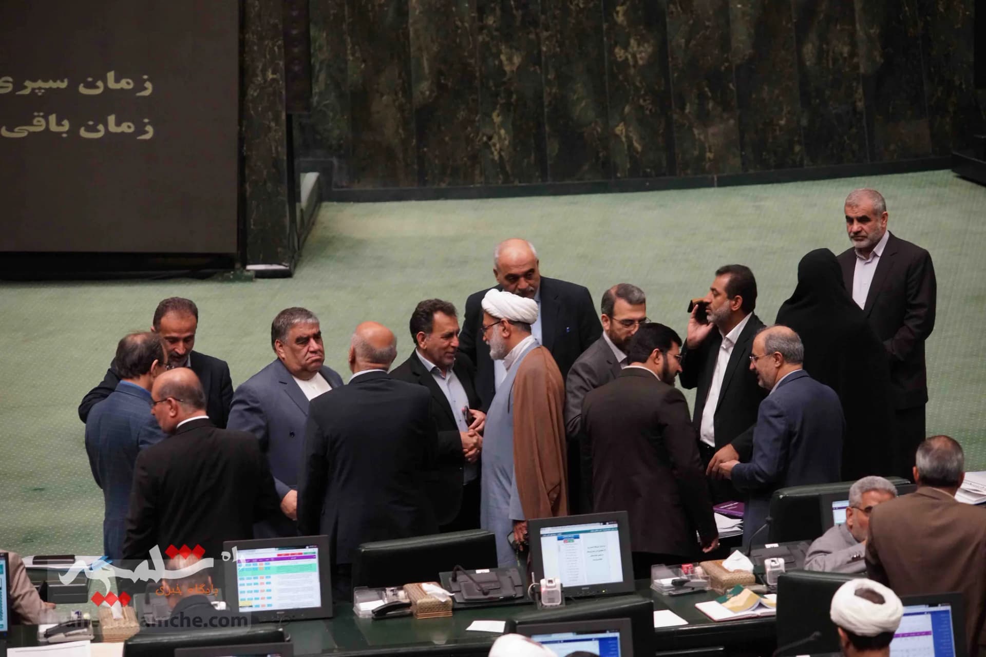 پزشکیان با حضور در خانه ملت، لایحه بودجه 1404 را تقدیم مجلس کرد +تصاویر — تصویر 52