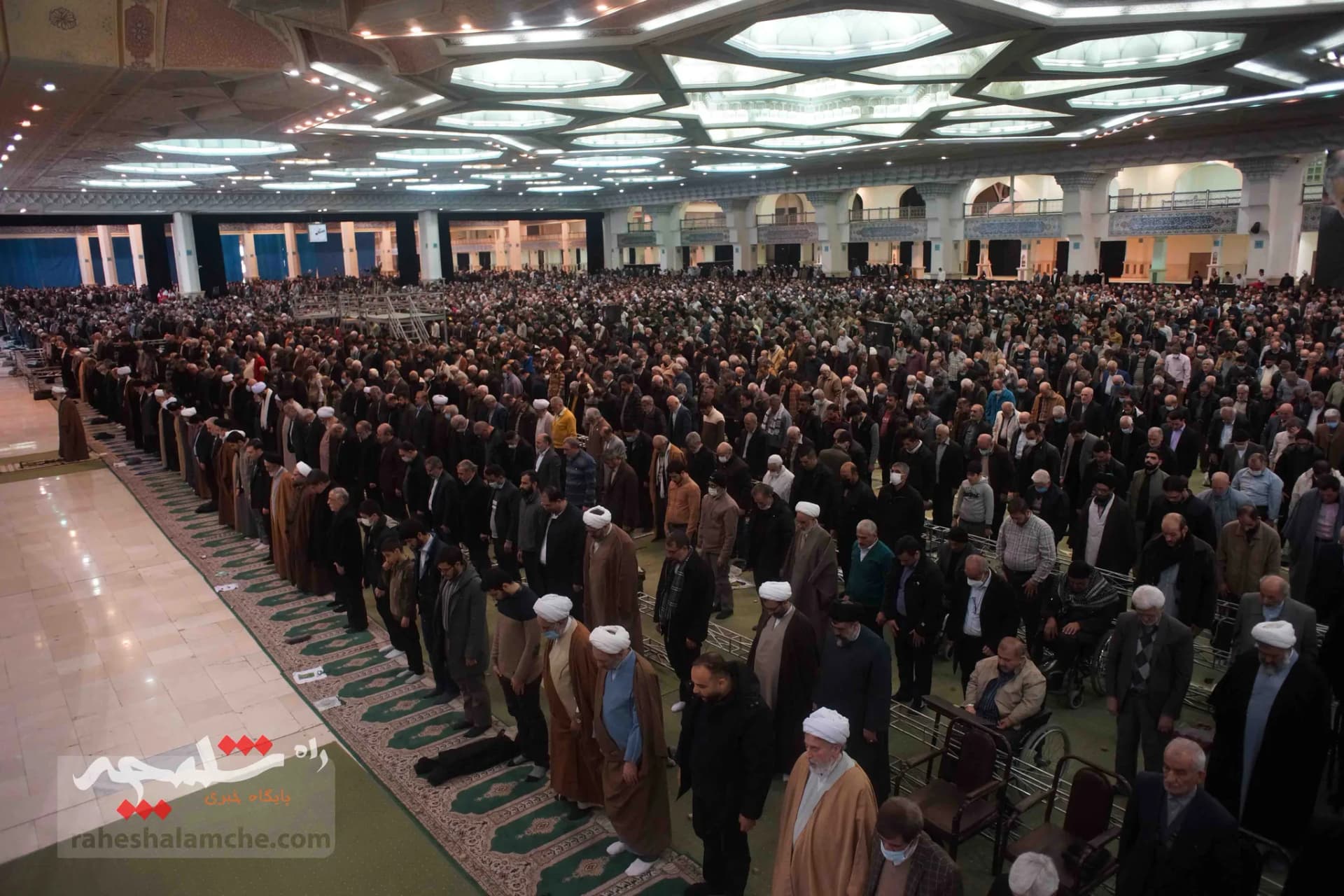 حضور پررنگ جوانان و نوجوانان در نماز جمعه تهران +تصاویر — تصویر 51