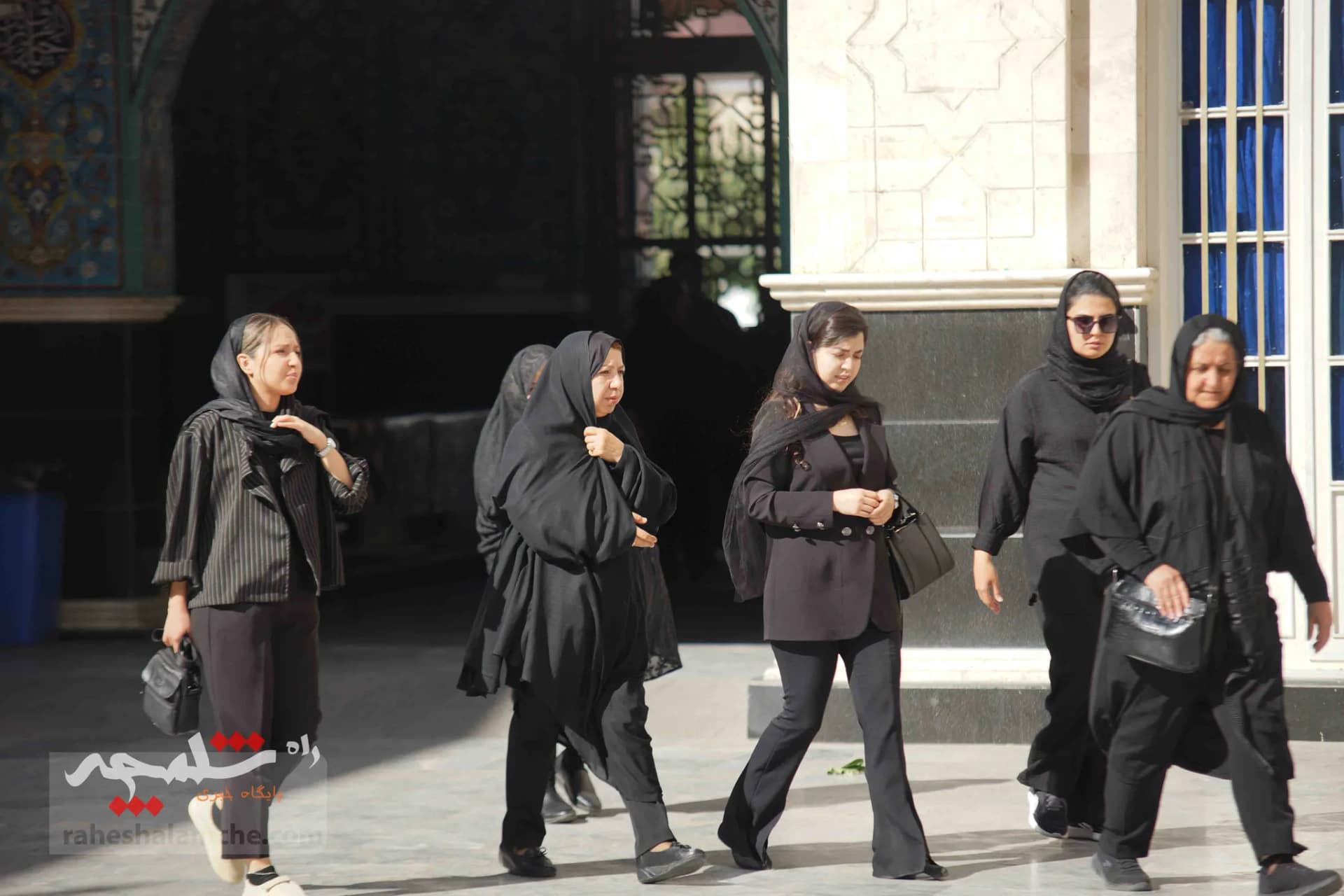 چه کسانی در مراسم ختم «سارا طاووسی» حضور داشتند؟ +تصاویر — تصویر 20