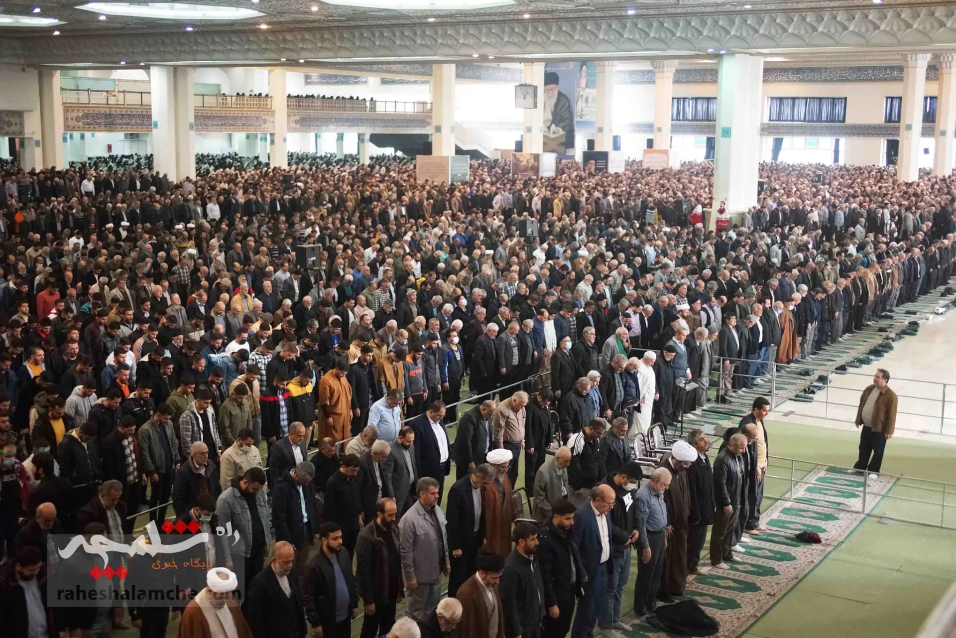 تصاویر نماز جمعه تهران در اولین روز زمستان 1402 — تصویر 44