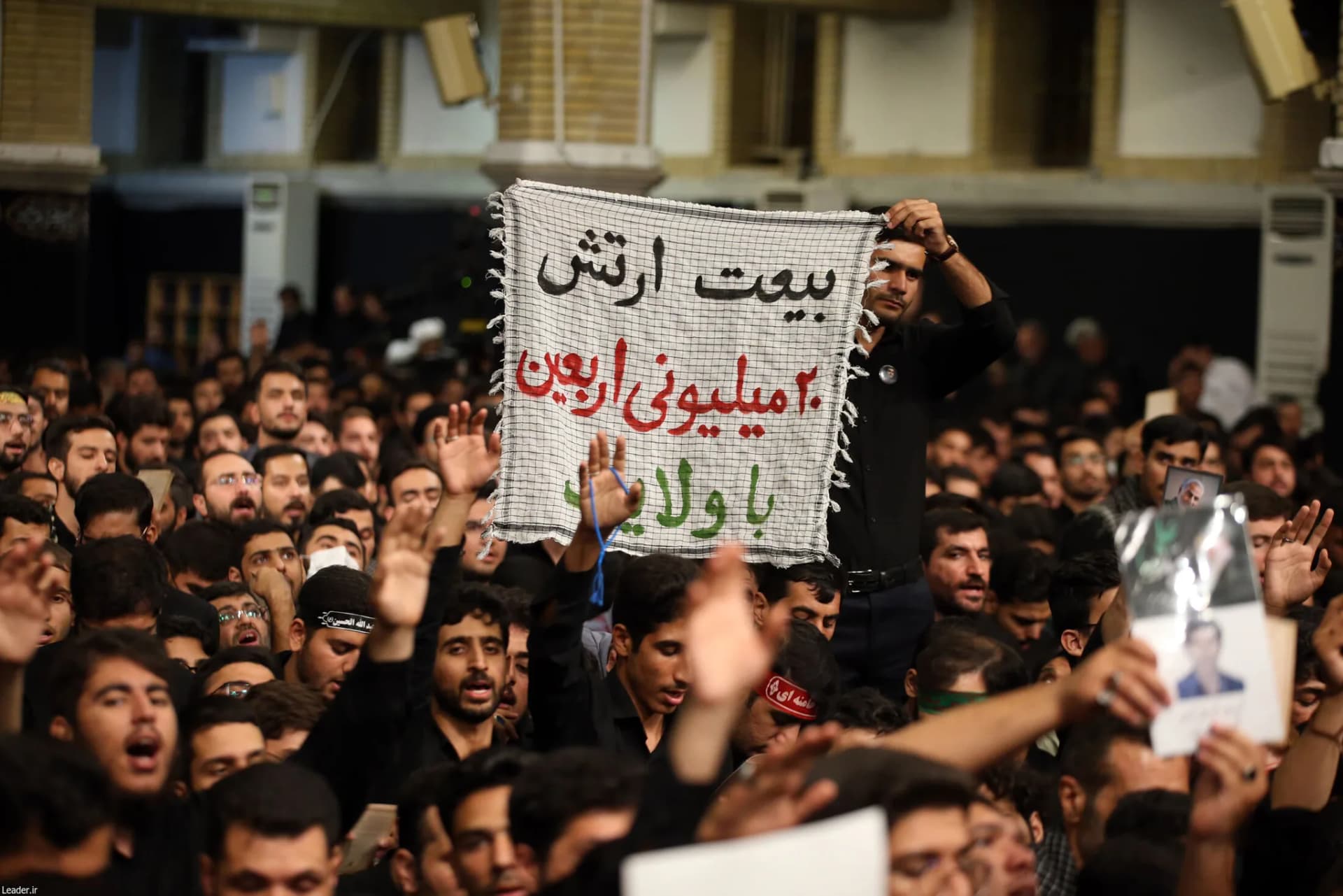 گزارش تصویری عزاداری هیئت‌های دانشجویی در حضور رهبر انقلاب — تصویر 15