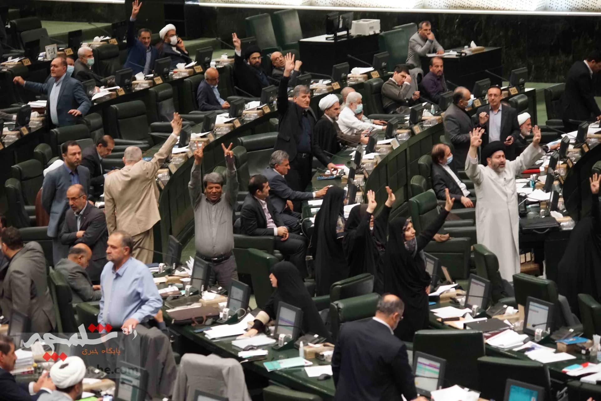 گام بزرگ امروز مجلس برای دفاع از حقوق زنان +تصاویر — تصویر 52