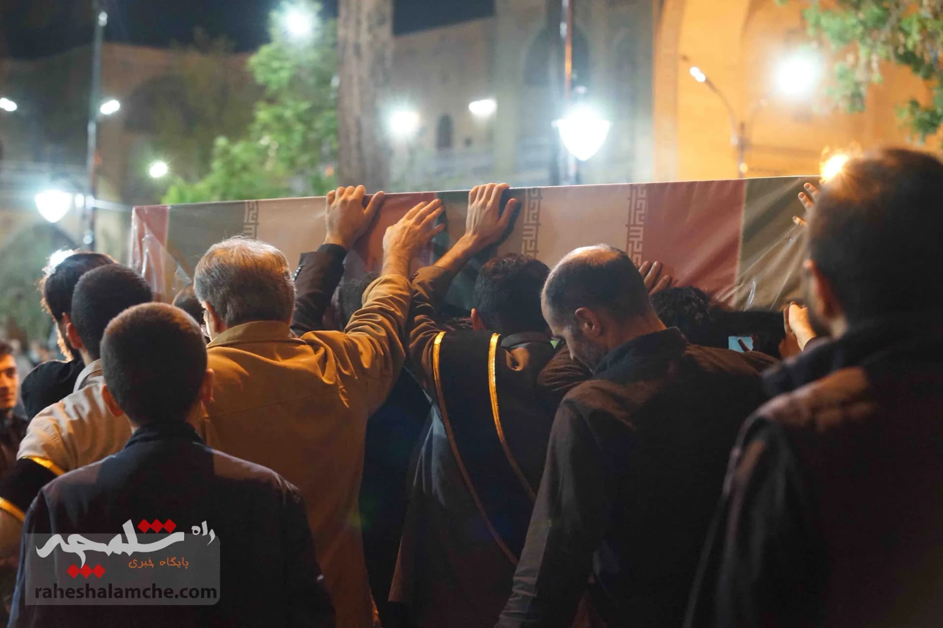 گزارش تصویری مراسم شب قدر و وداع با شهید گمنام در مدرسه عالی شهید مطهری — تصویر 62
