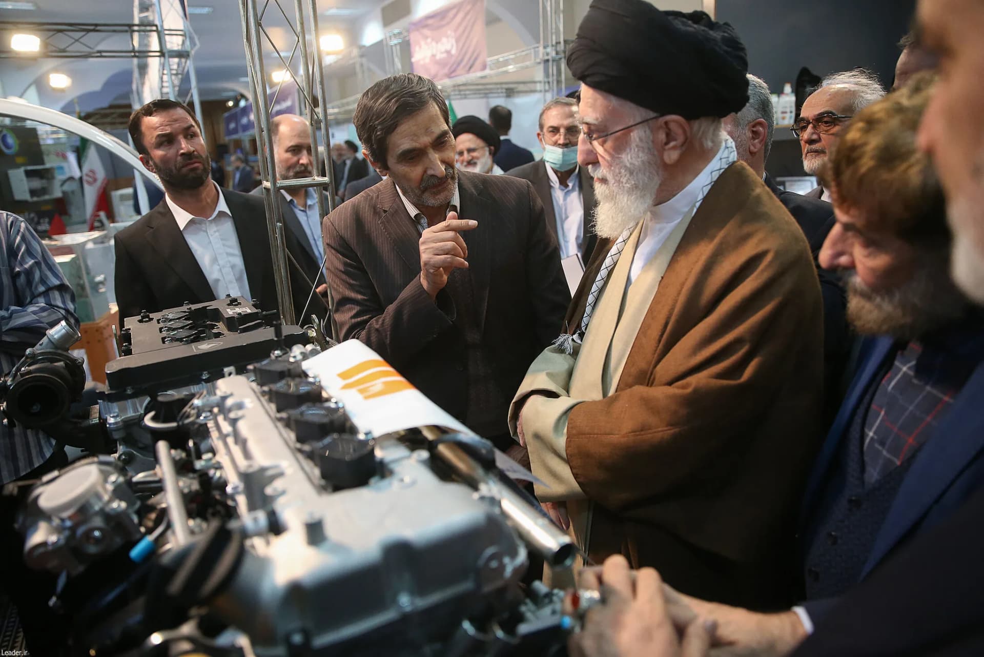 بازدید رهبر انقلاب از نمایشگاه توانمندی‌های تولید داخلی +تصاویر — تصویر 12