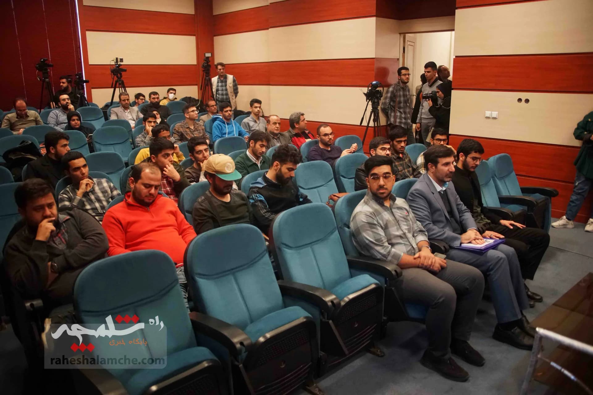 جلسه پرسش و پاسخ طحان‌نظیف با دانشجویان دانشگاه تهران +تصاویر — تصویر 4