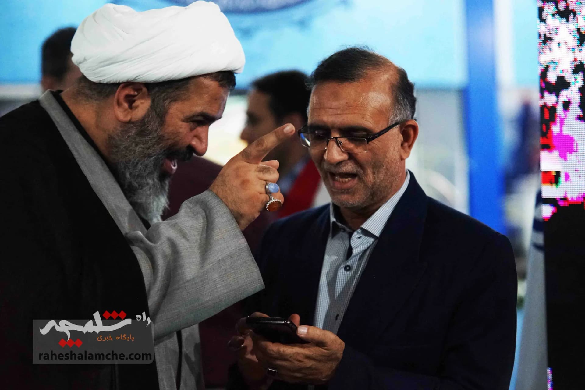 بازدید رئیس دفتر رئیس‌جمهور از غرفه معاونت ریاست جمهوری در امور مجلس +تصاویر — تصویر 21