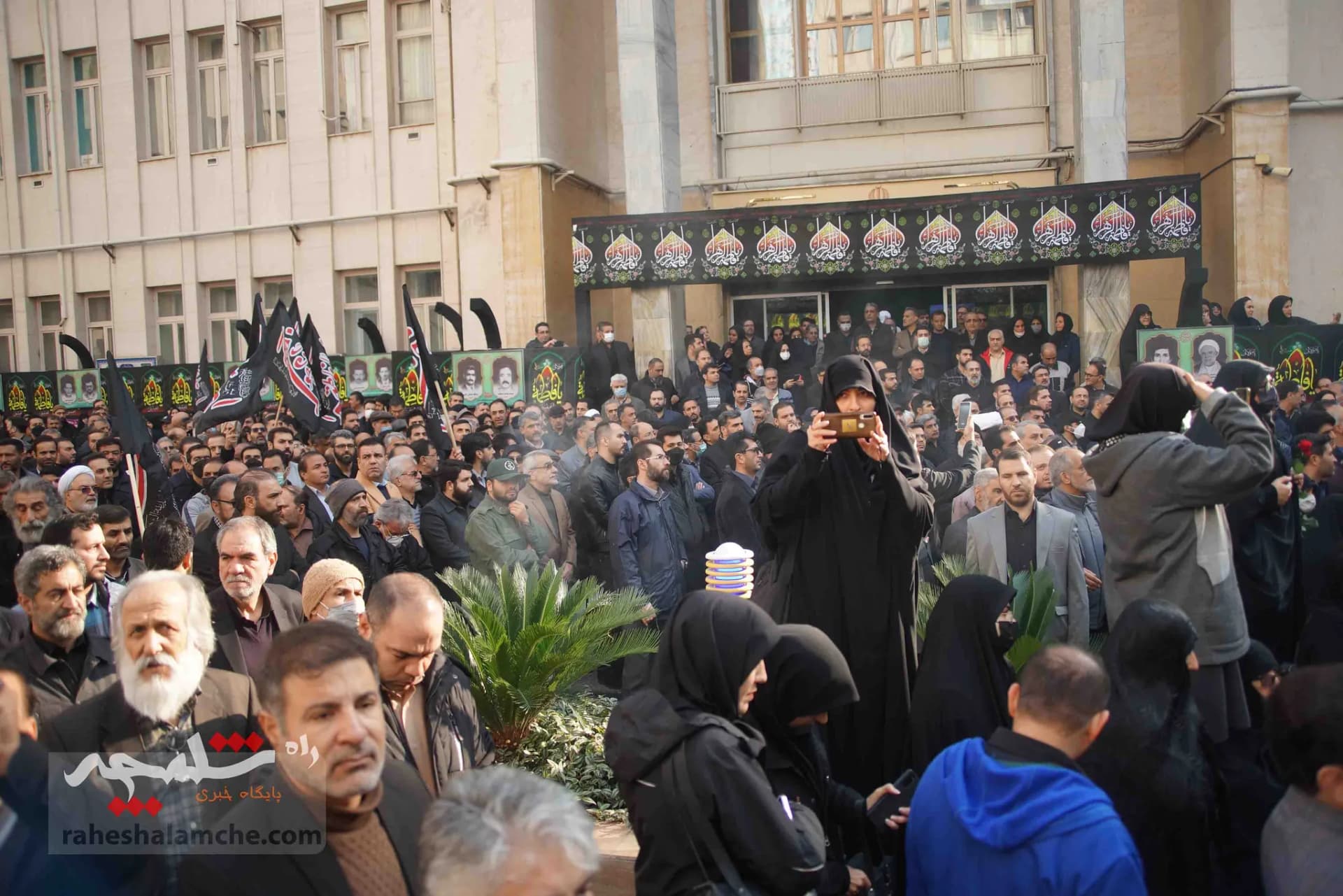 گزارش تصویری تشییع و خاکسپاری شهید گمنام در وزارت فرهنگ و ارشاد اسلامی — تصویر 24