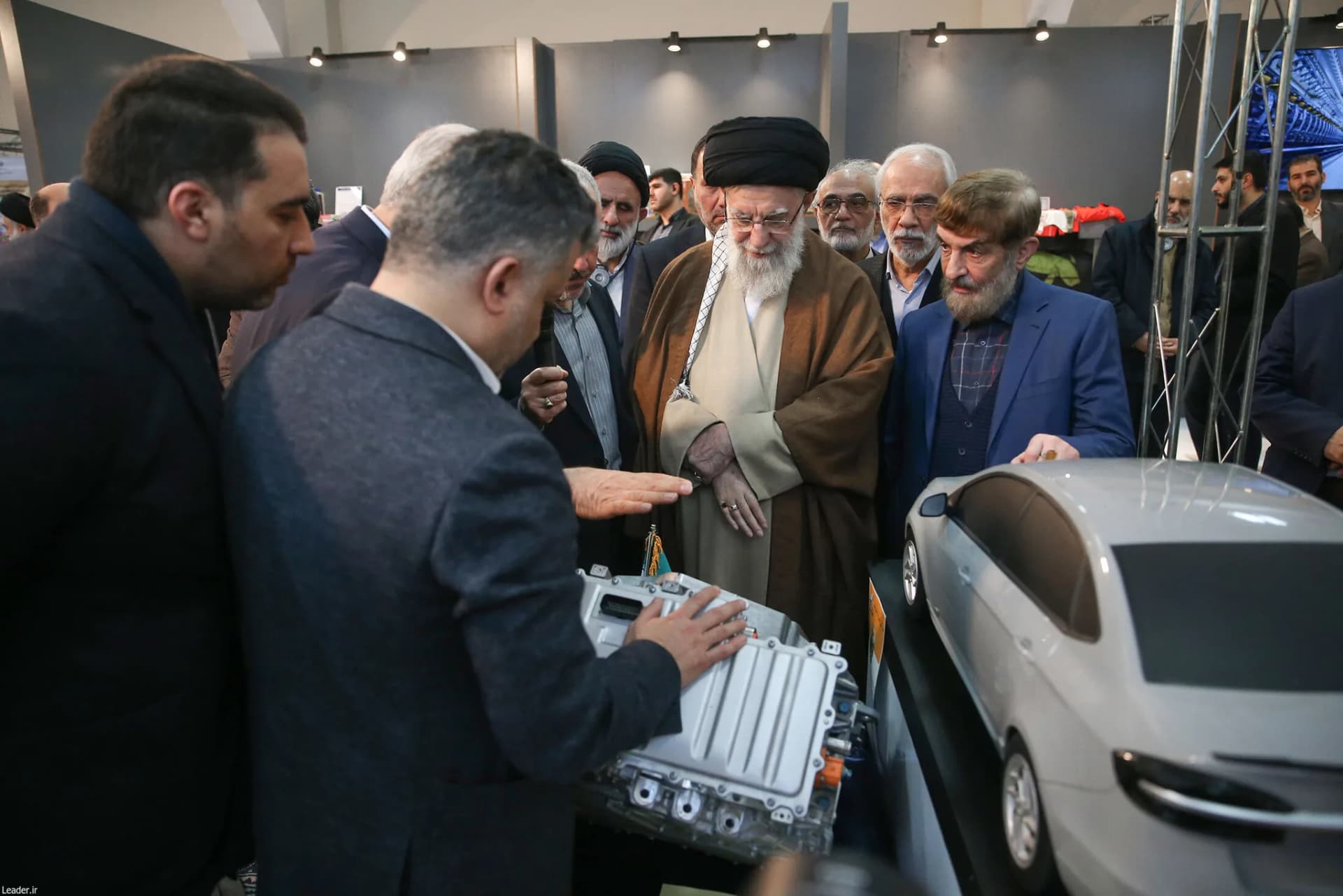 بازدید رهبر انقلاب از نمایشگاه توانمندی‌های تولید داخلی +تصاویر — تصویر 16