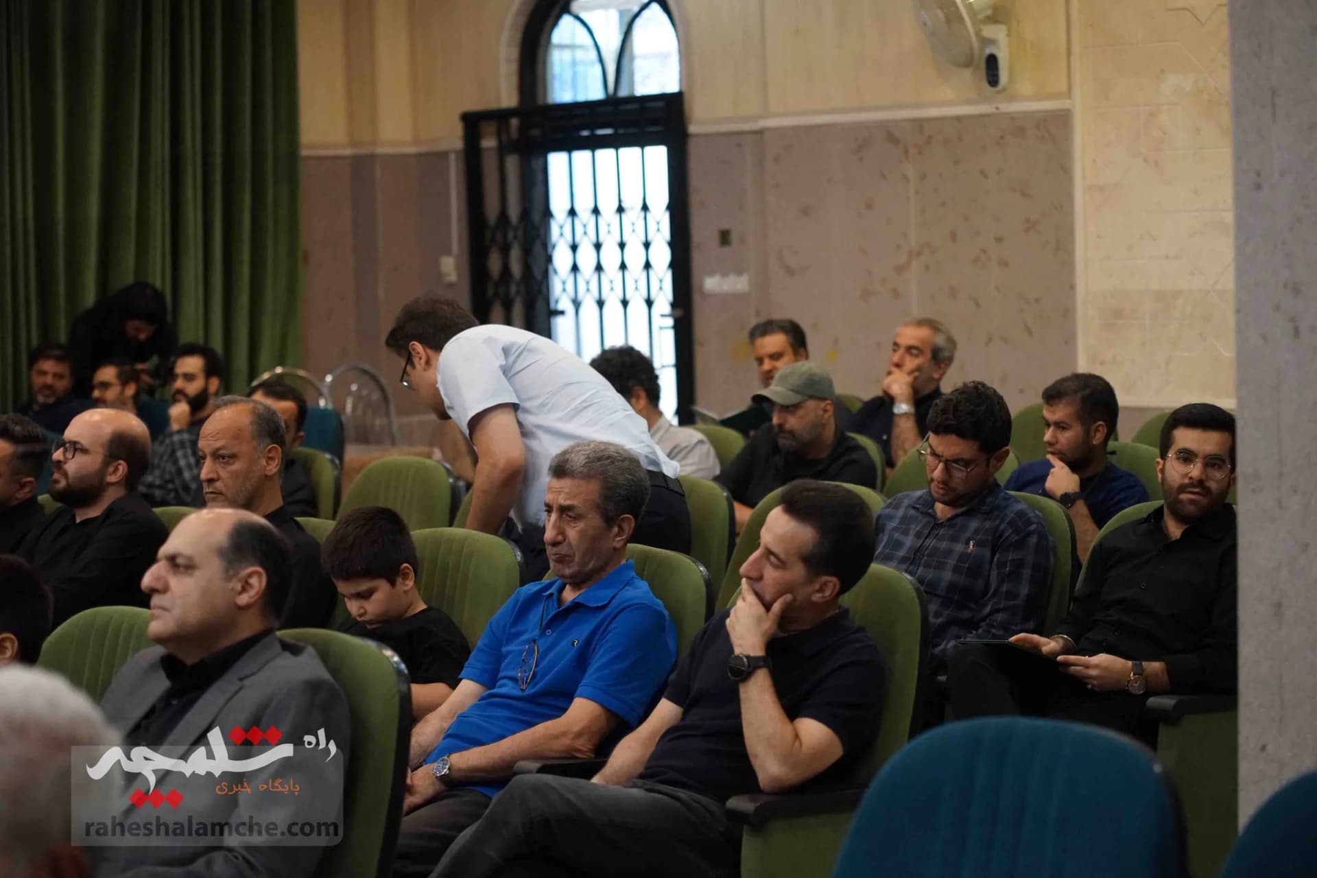چه کسانی در مراسم ختم «سارا طاووسی» حضور داشتند؟ +تصاویر — تصویر 44
