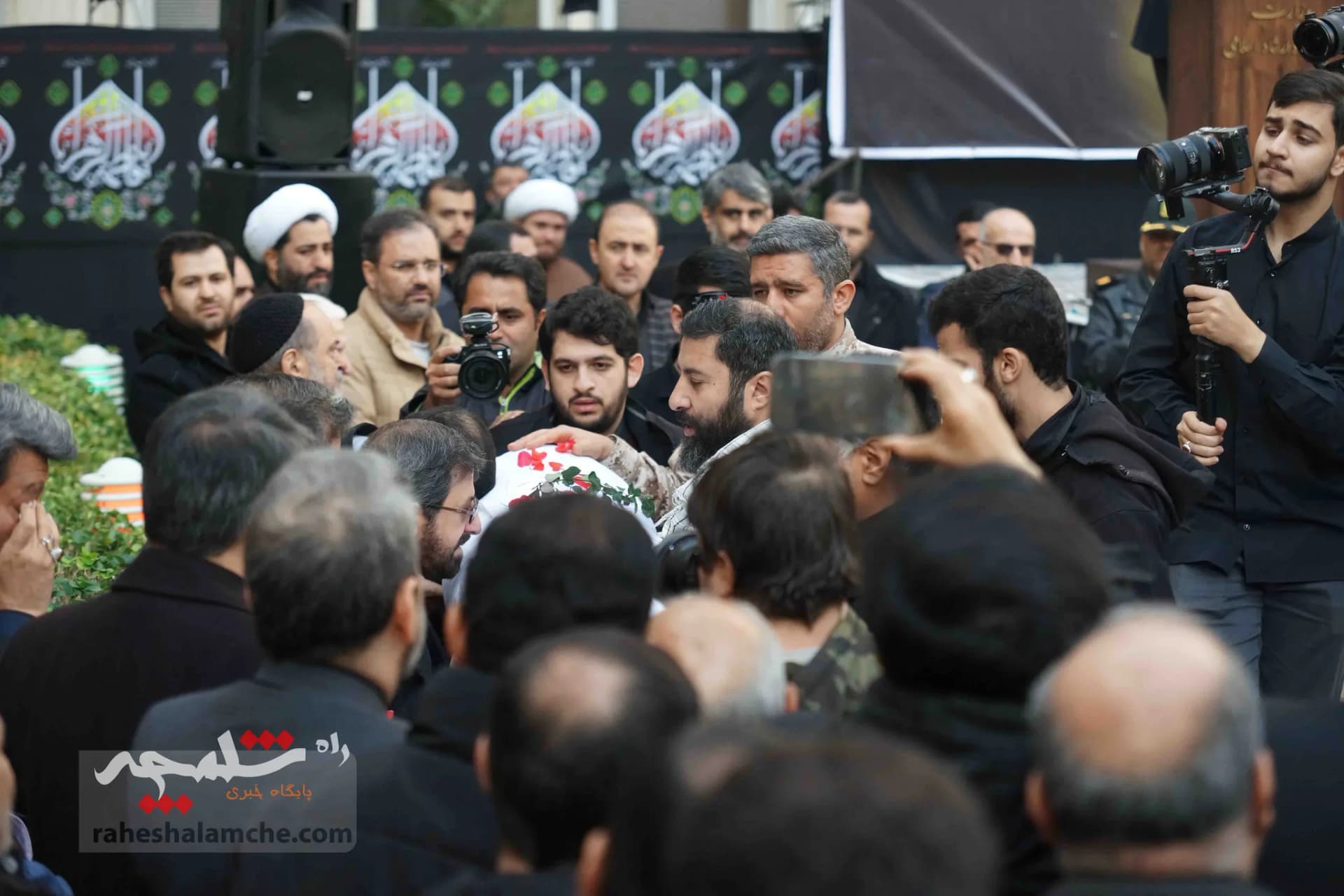 گزارش تصویری تشییع و خاکسپاری شهید گمنام در وزارت فرهنگ و ارشاد اسلامی — تصویر 48