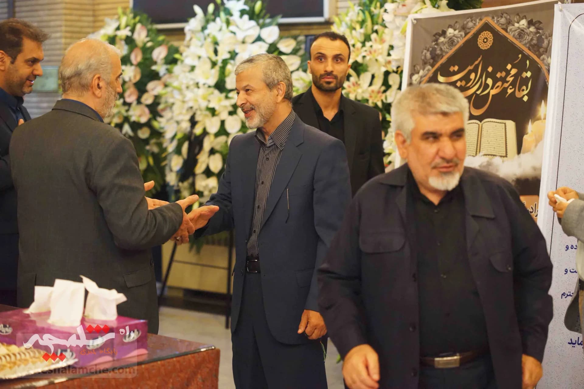 همه شخصیتهایی که در مراسم ختم مادر زریبافان شرکت کرده بودند +تصاویر — تصویر 82