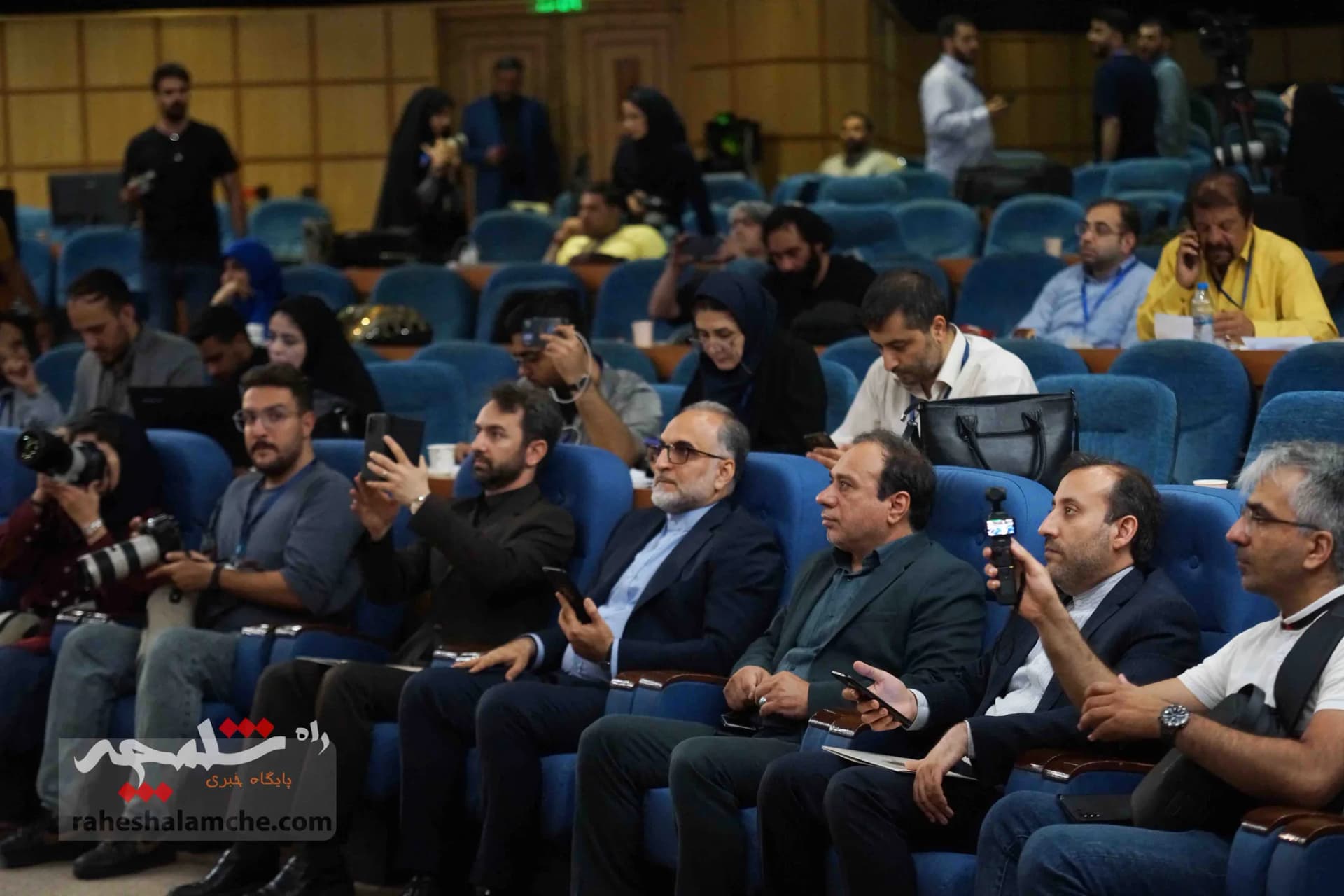دست برتر رئیس دانشگاه تهران برای انتخابات ریاست جمهوری +تصاویر — تصویر 9