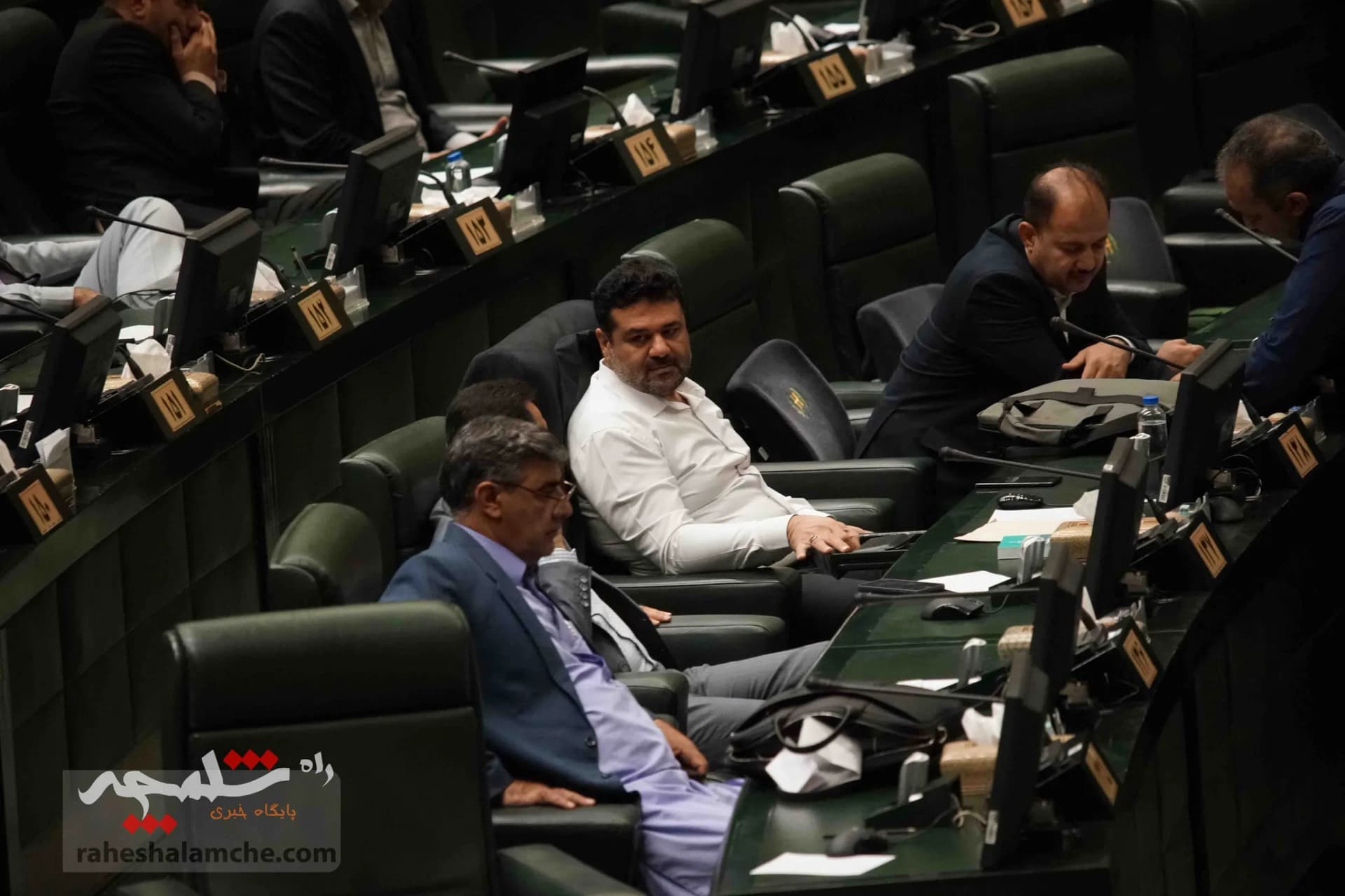 پزشکیان با حضور در خانه ملت، لایحه بودجه 1404 را تقدیم مجلس کرد +تصاویر — تصویر 30