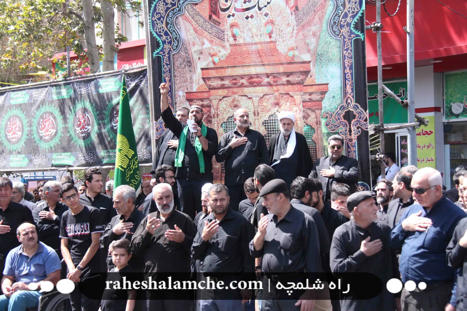 عزاداری و سوگواری همراه با برگزاری نماز ظهر عاشورا در سراسر ایران اسلامی +تصاویر — تصویر 19