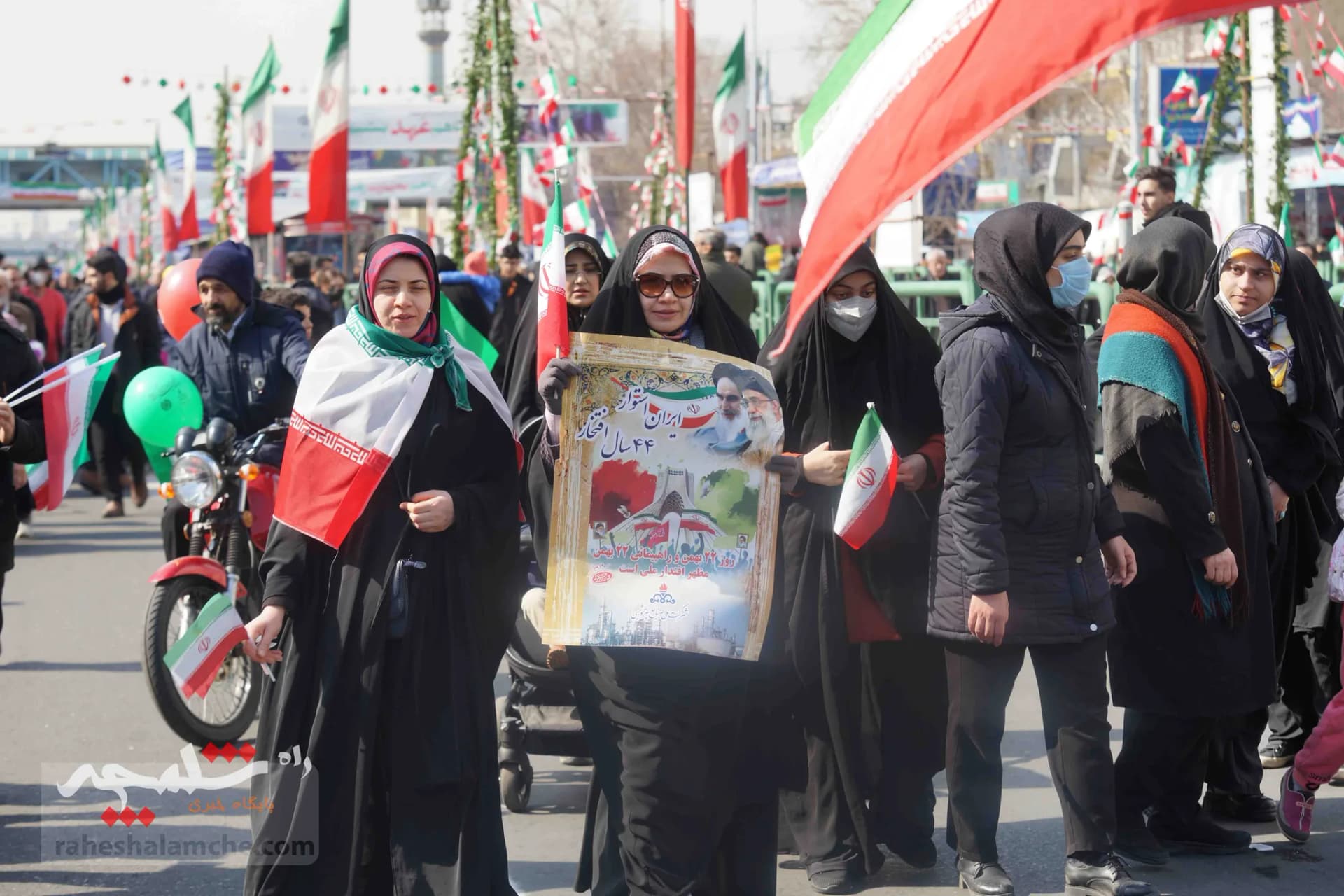 خروش ملت استوار ایران اسلامی در جشن ۴۴سالگی انقلاب اسلامی +تصاویر — تصویر 63