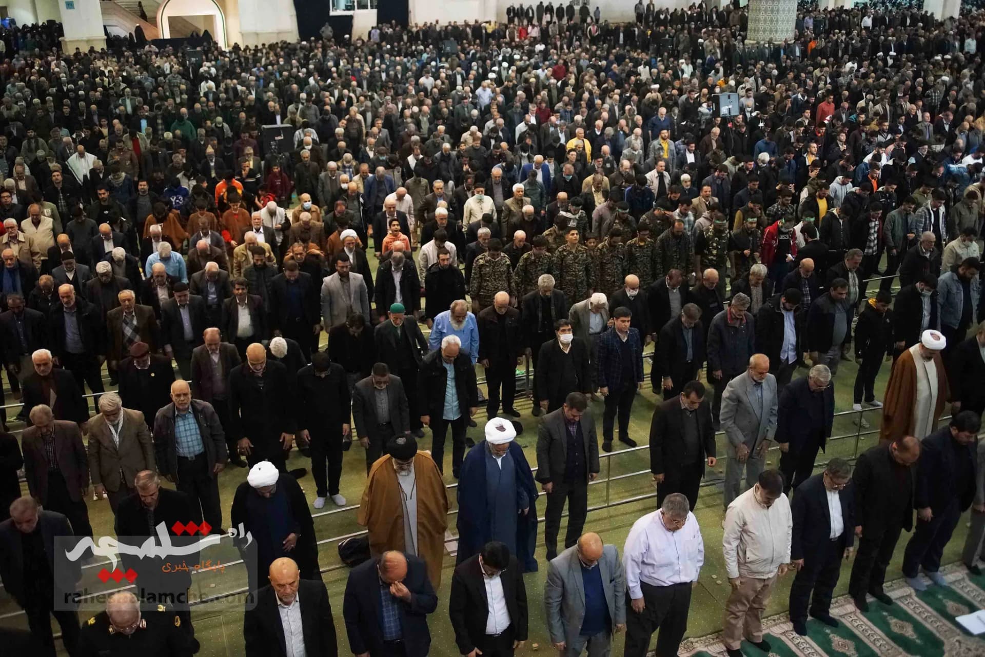 تصاویر نماز جمعه تهران در اولین روز زمستان 1402 — تصویر 43