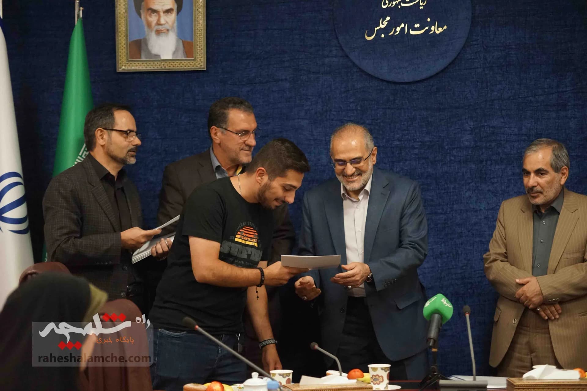 مراسم دیدار و تجلیل سیدمحمد حسینی از خبرنگاران +تصاویر — تصویر 95