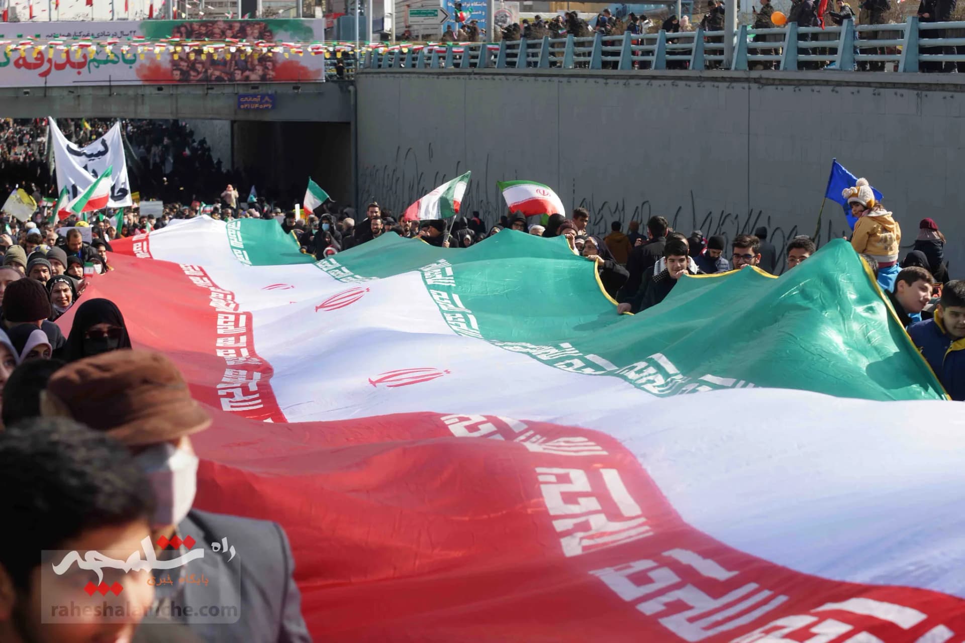 خروش ملت استوار ایران اسلامی در جشن ۴۴سالگی انقلاب اسلامی +تصاویر — تصویر 24