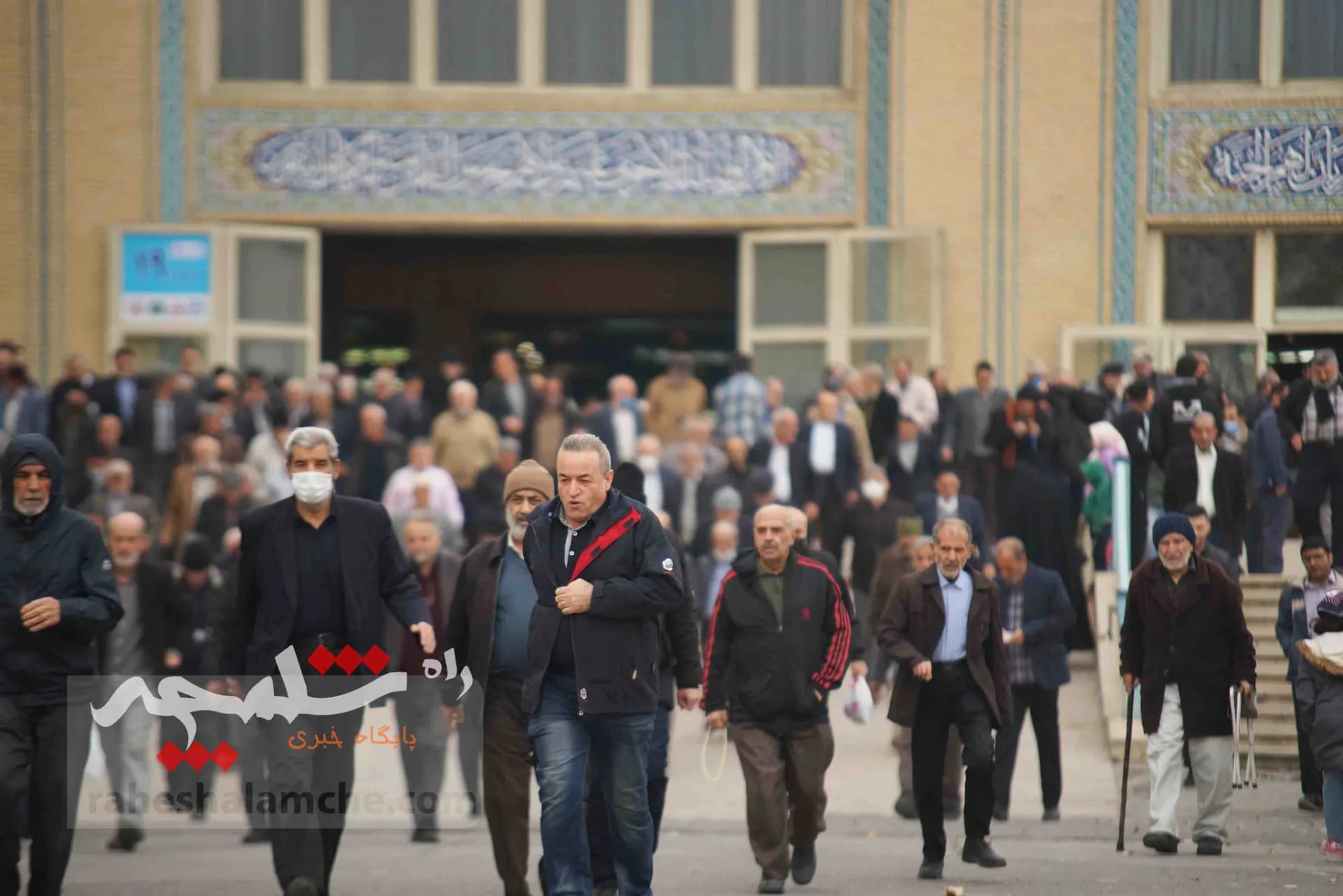 تصاویر نماز جمعه تهران در اولین روز زمستان 1402 — تصویر 56