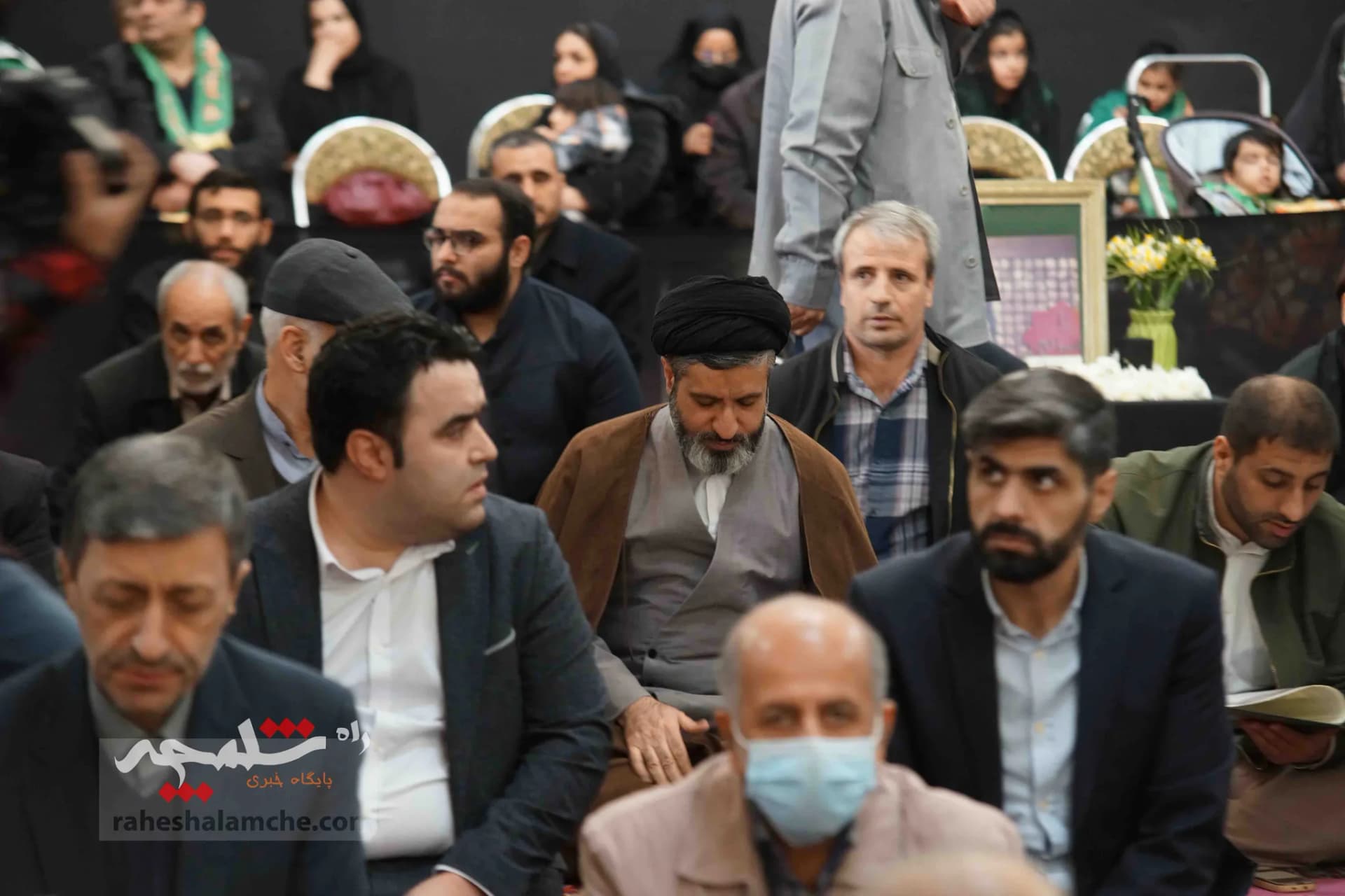 همه شخصیتهایی که در مراسم ترحیم آیتالله امام کاشانی حضور داشتند +تصاویر — تصویر 25