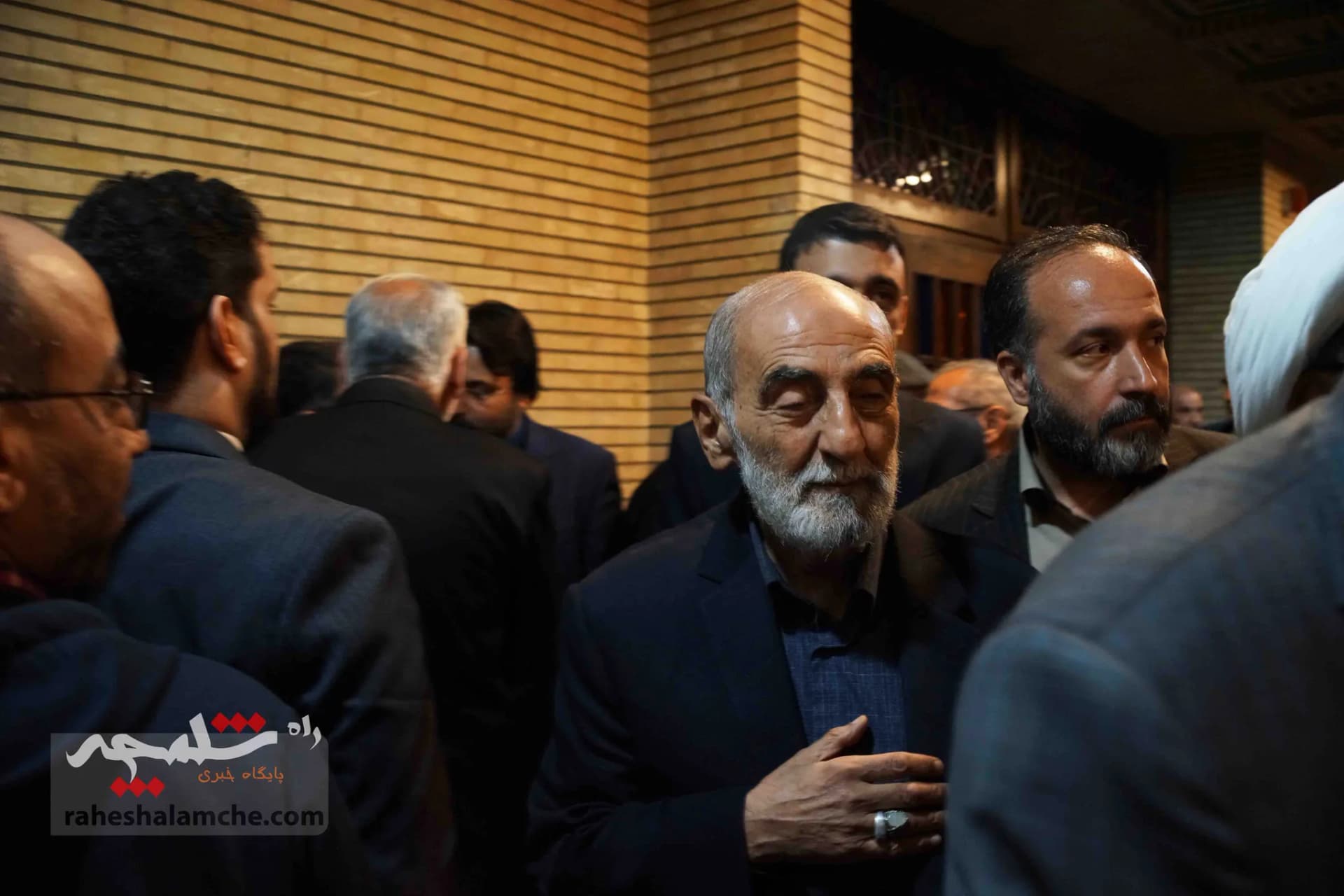 چرا احمدی‌نژاد در مراسم ختم مرحوم پرویز داودی حضور نداشت؟ +تصاویر — تصویر 61