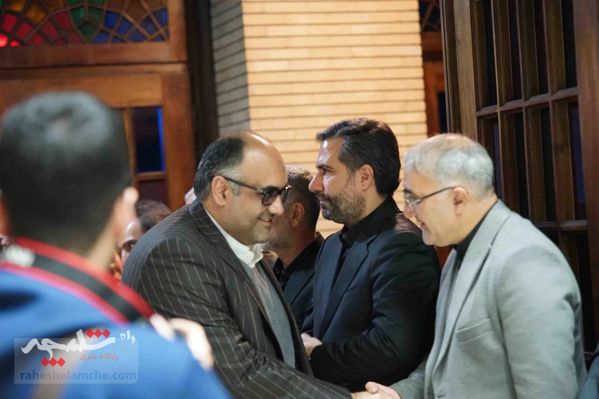 چه کسانی در مجلس ترحیم پدر مدیرعامل شرکت دخانیات کشور حضور داشتند؟ +تصاویر — تصویر 19