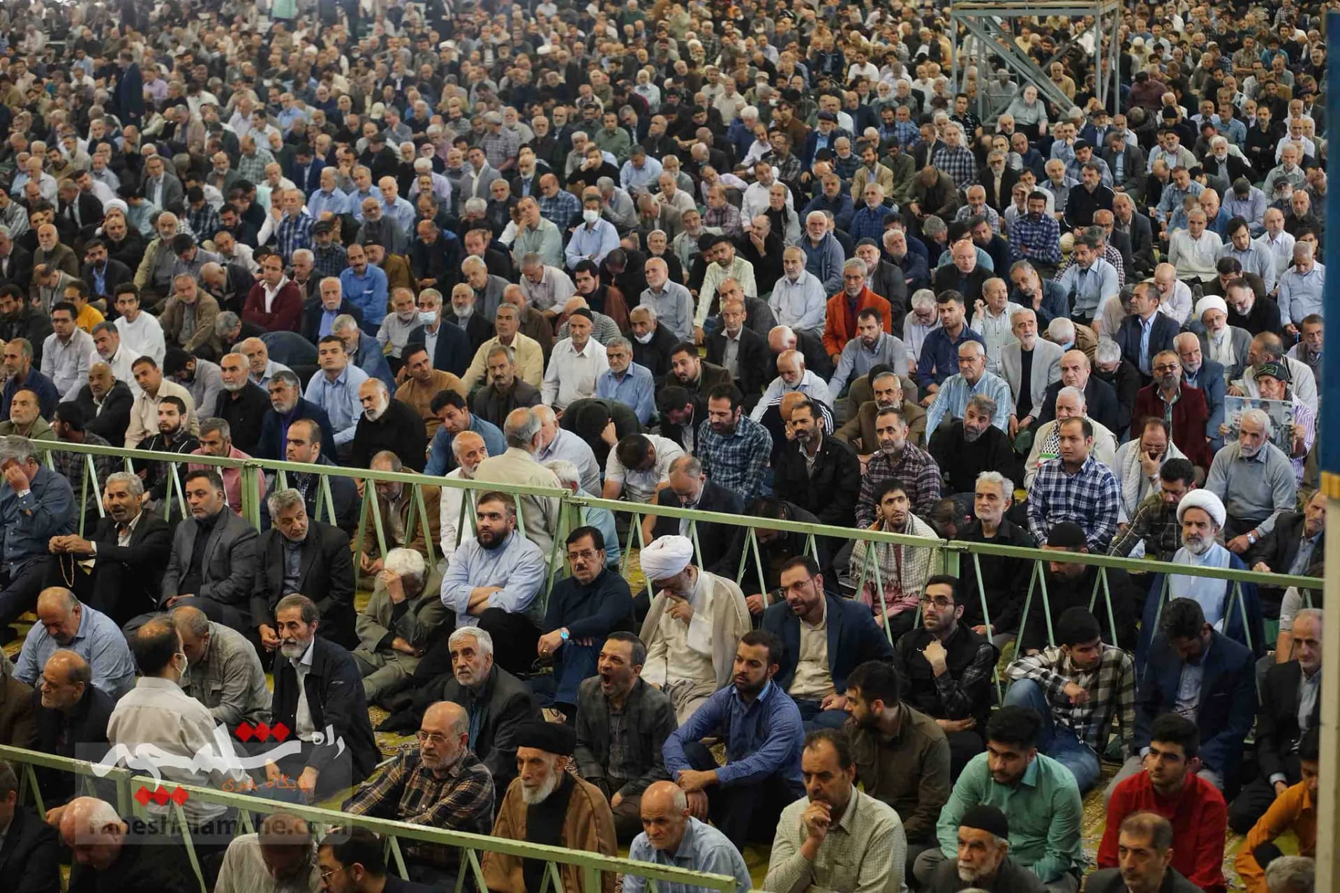 نماز جمعه این هفته تهران به امامت ابوترابی‌فرد برگزار شد +تصاویر — تصویر 31