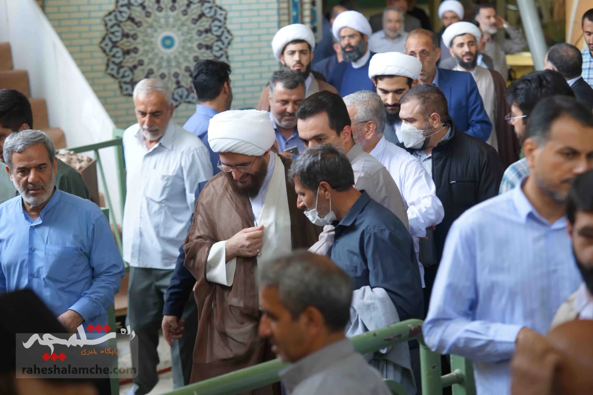 دیدار چهره به چهره امام جمعه موقت تهران با مردم +تصاویر — تصویر 7